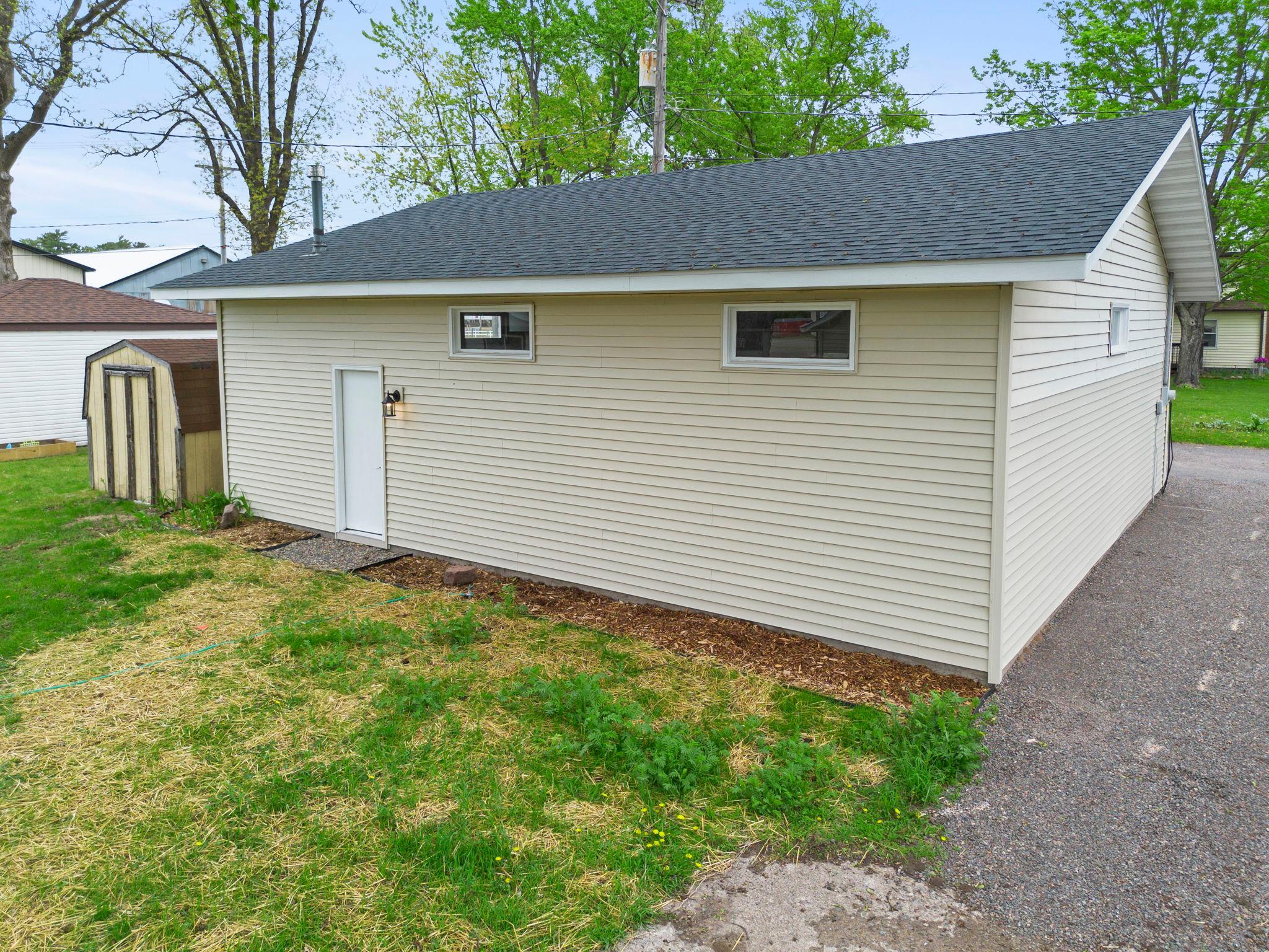 935 Hammond Property Photo 9