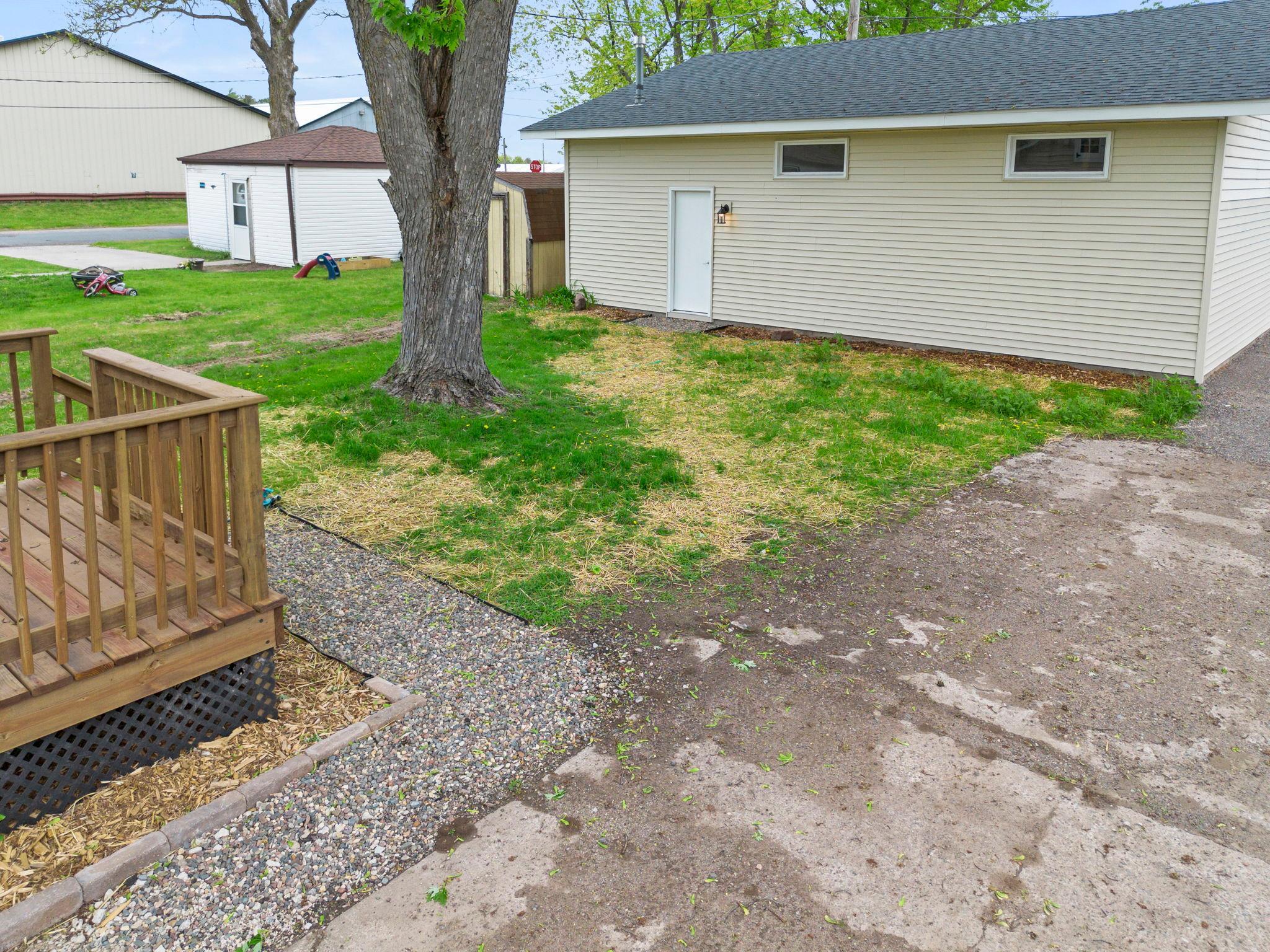 935 Hammond Property Photo 10