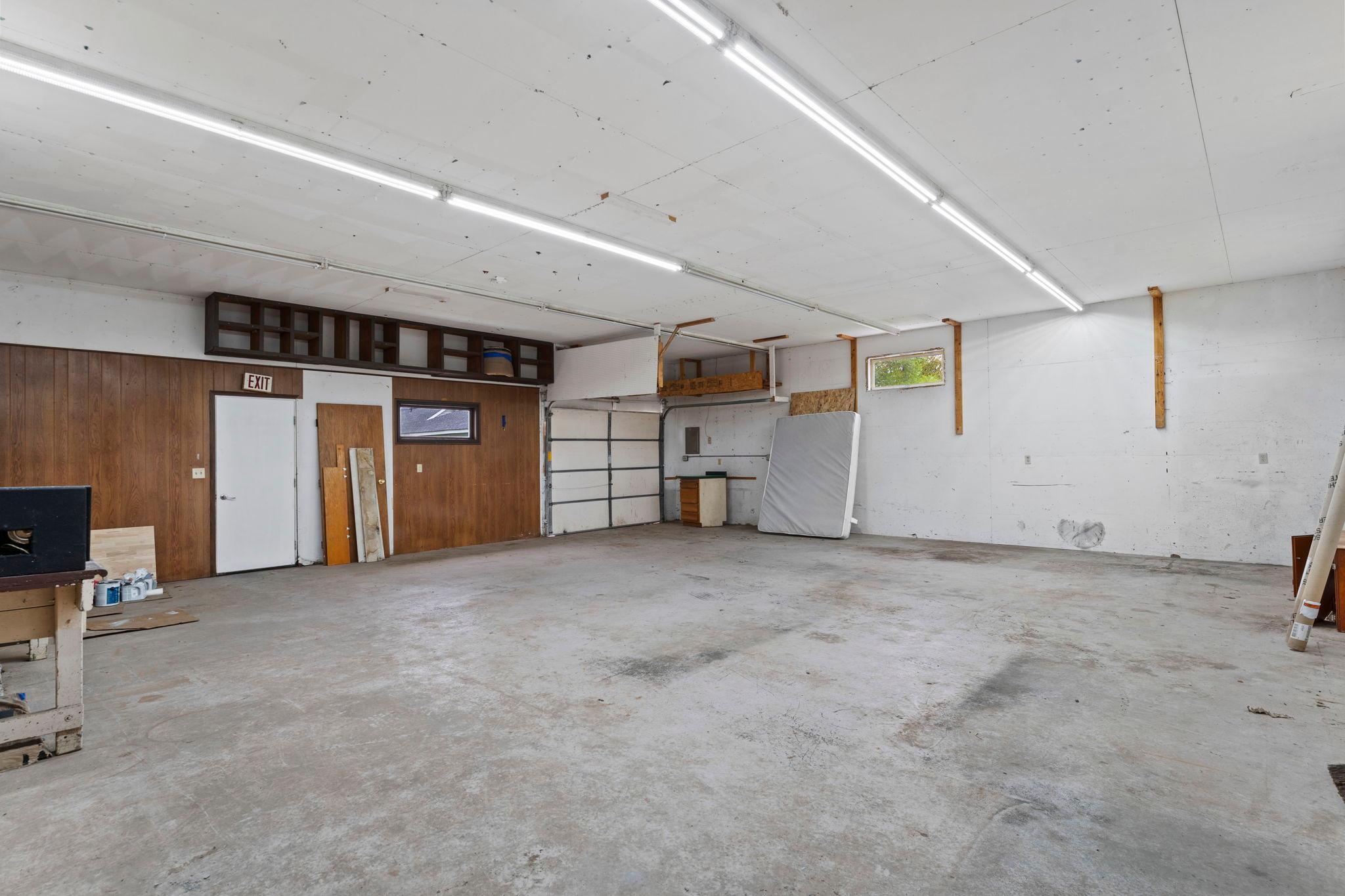 935 Hammond Property Photo 34