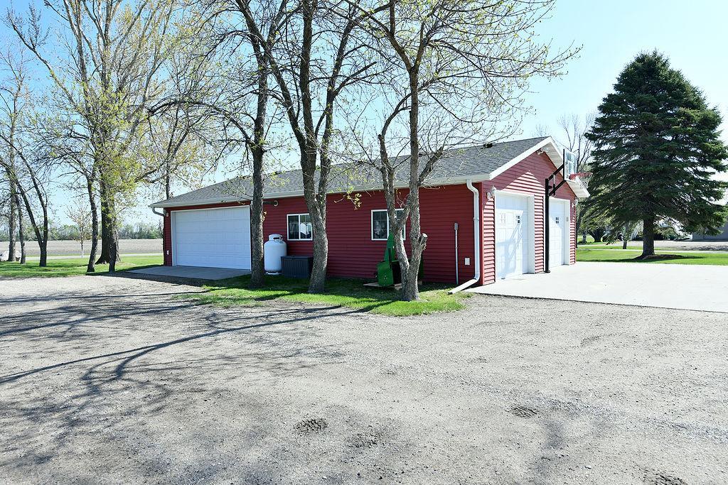 347 4th Avenue W Property Photo 5