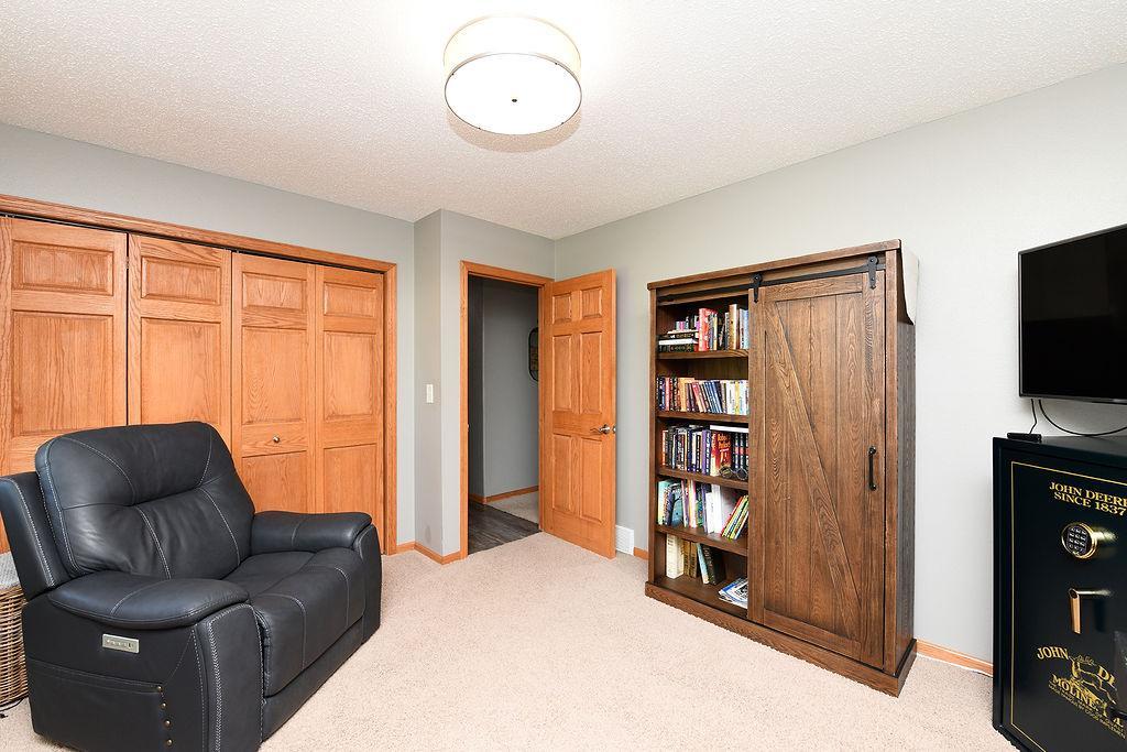347 4th Avenue W Property Photo 32