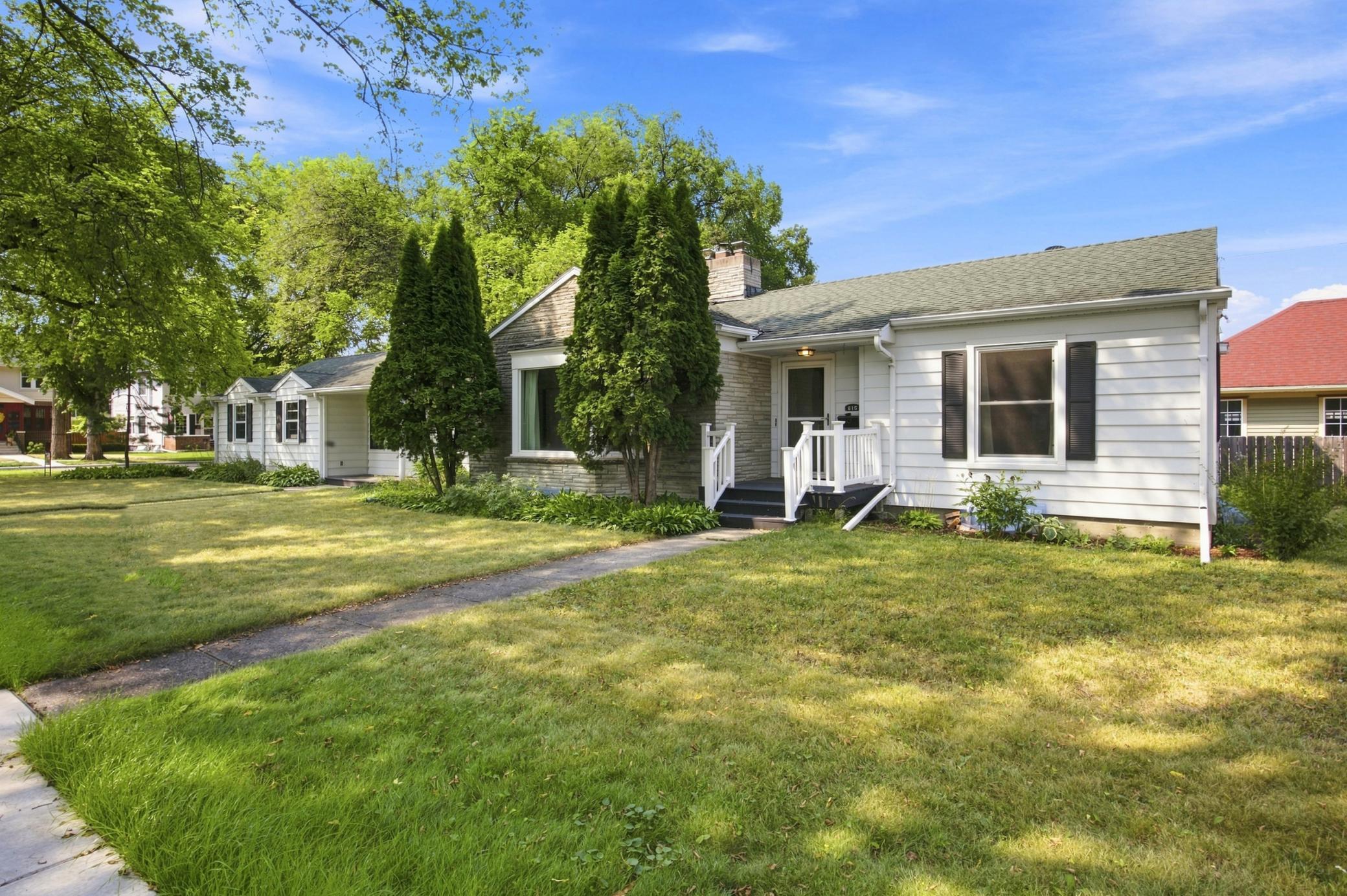 615 10th Avenue S Property Photo 1