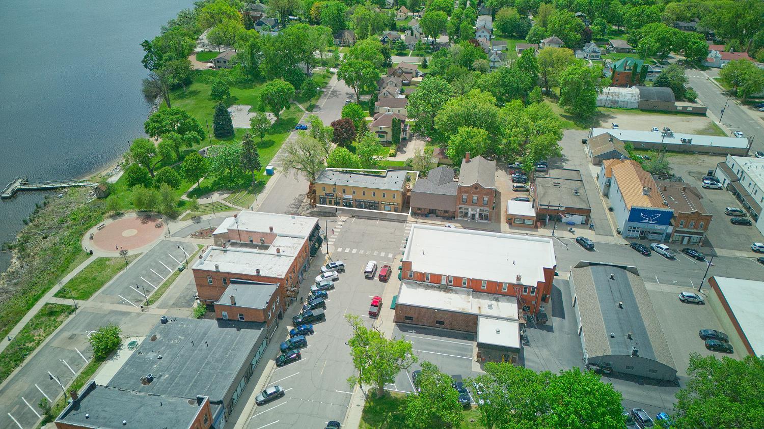 121 Main Avenue W Property Photo 3