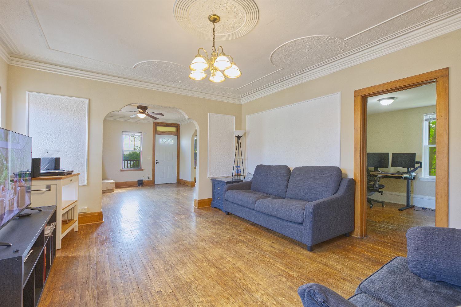 121 Main Avenue W Property Photo 18