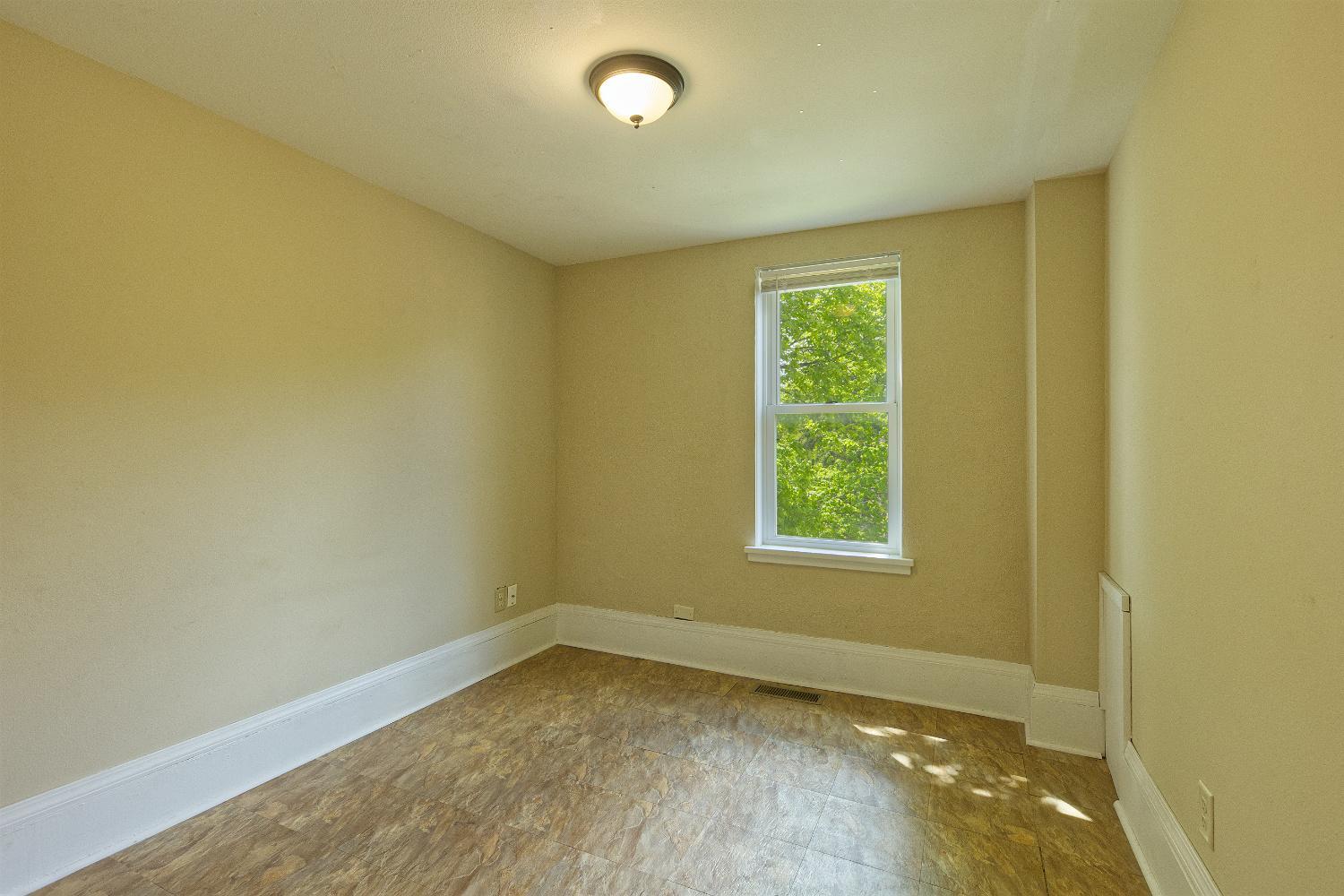121 Main Avenue W Property Photo 20