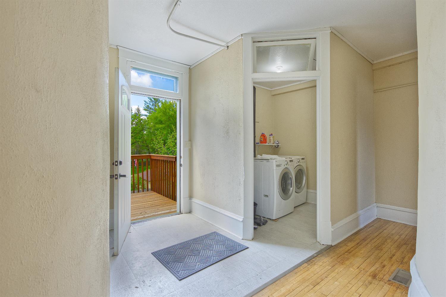 121 Main Avenue W Property Photo 24