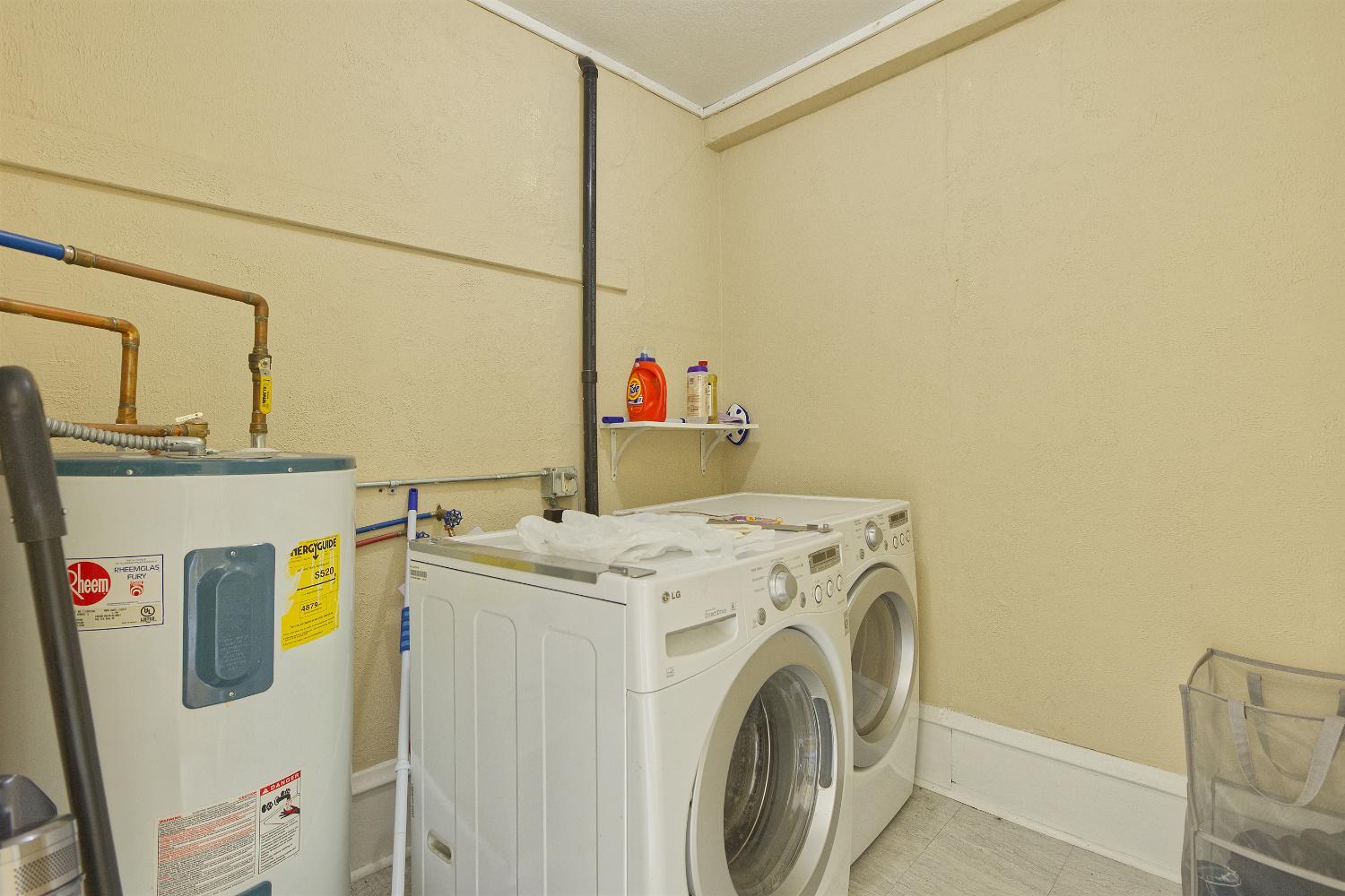 121 Main Avenue W Property Photo 27