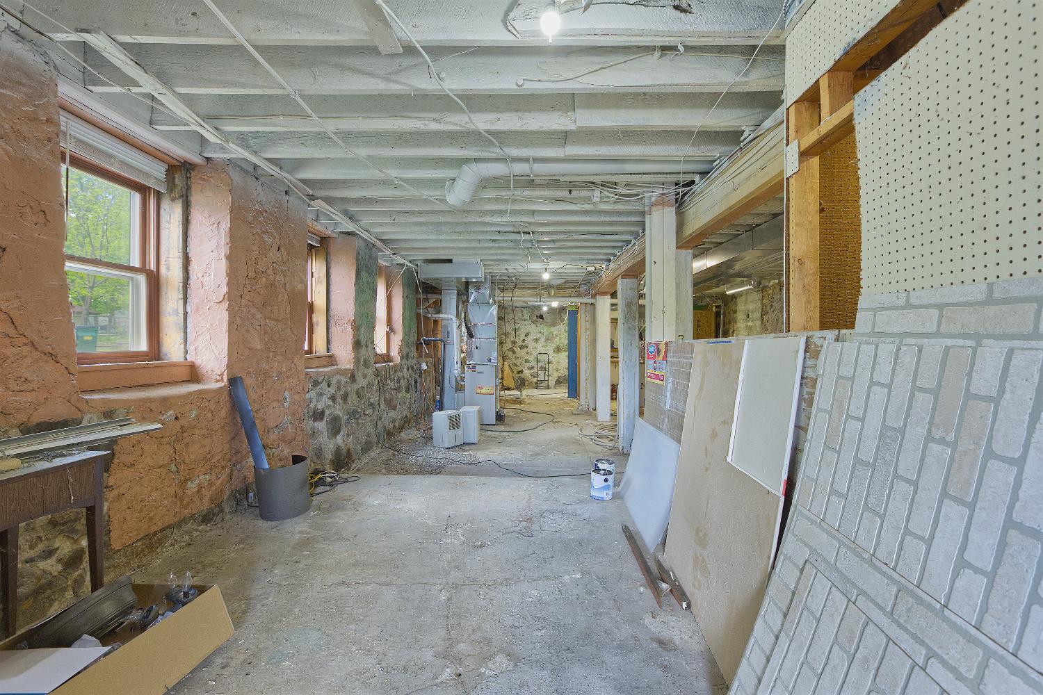 121 Main Avenue W Property Photo 42