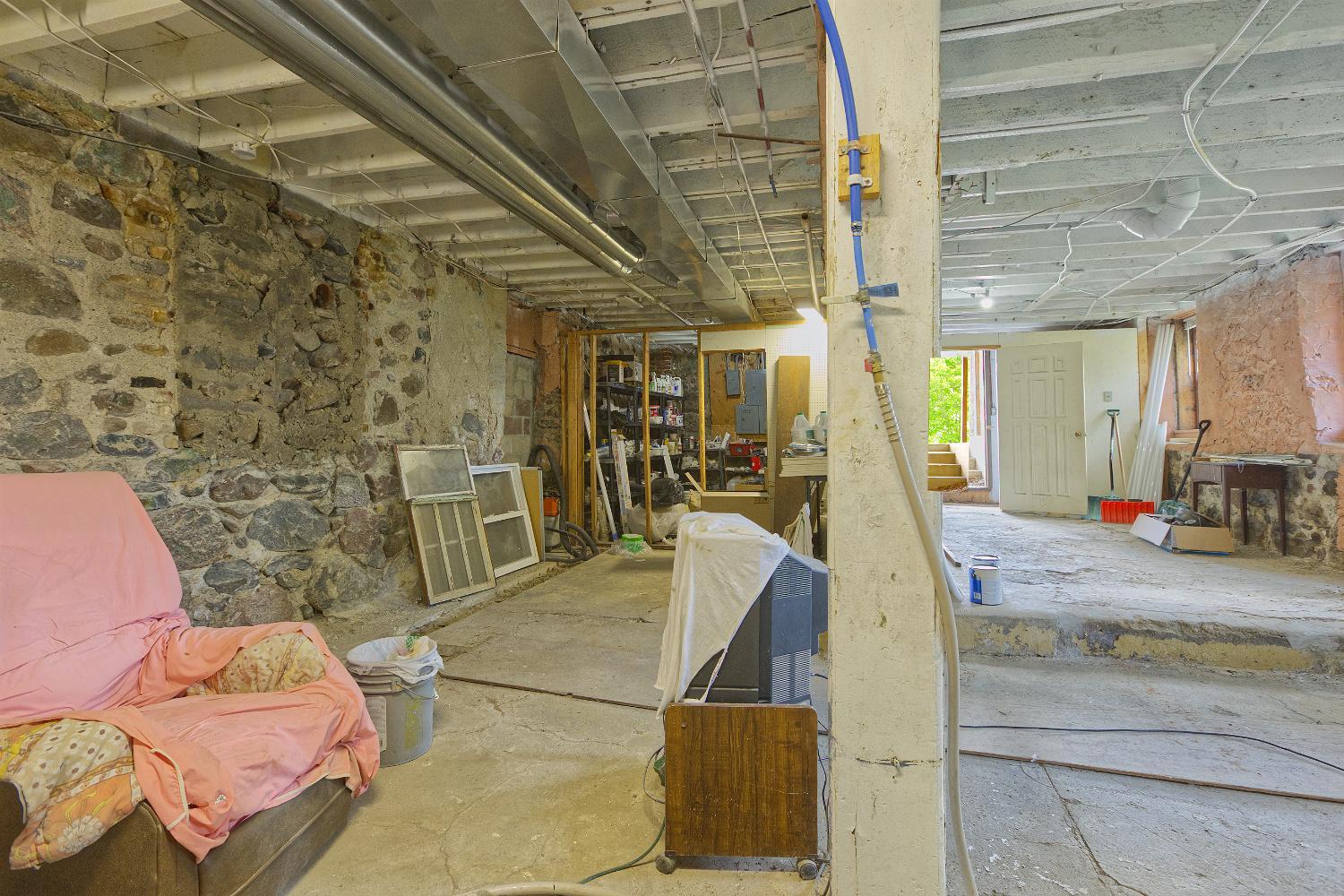 121 Main Avenue W Property Photo 44