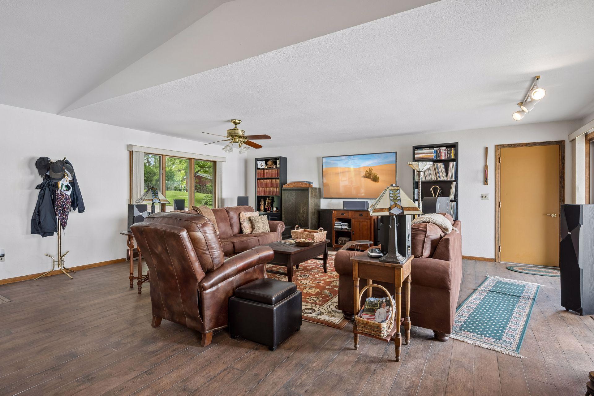 14120 Badger Road Property Photo 10