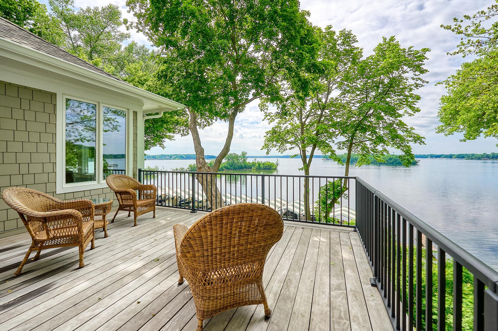 3008 Pelican Point Circle Property Photo 1