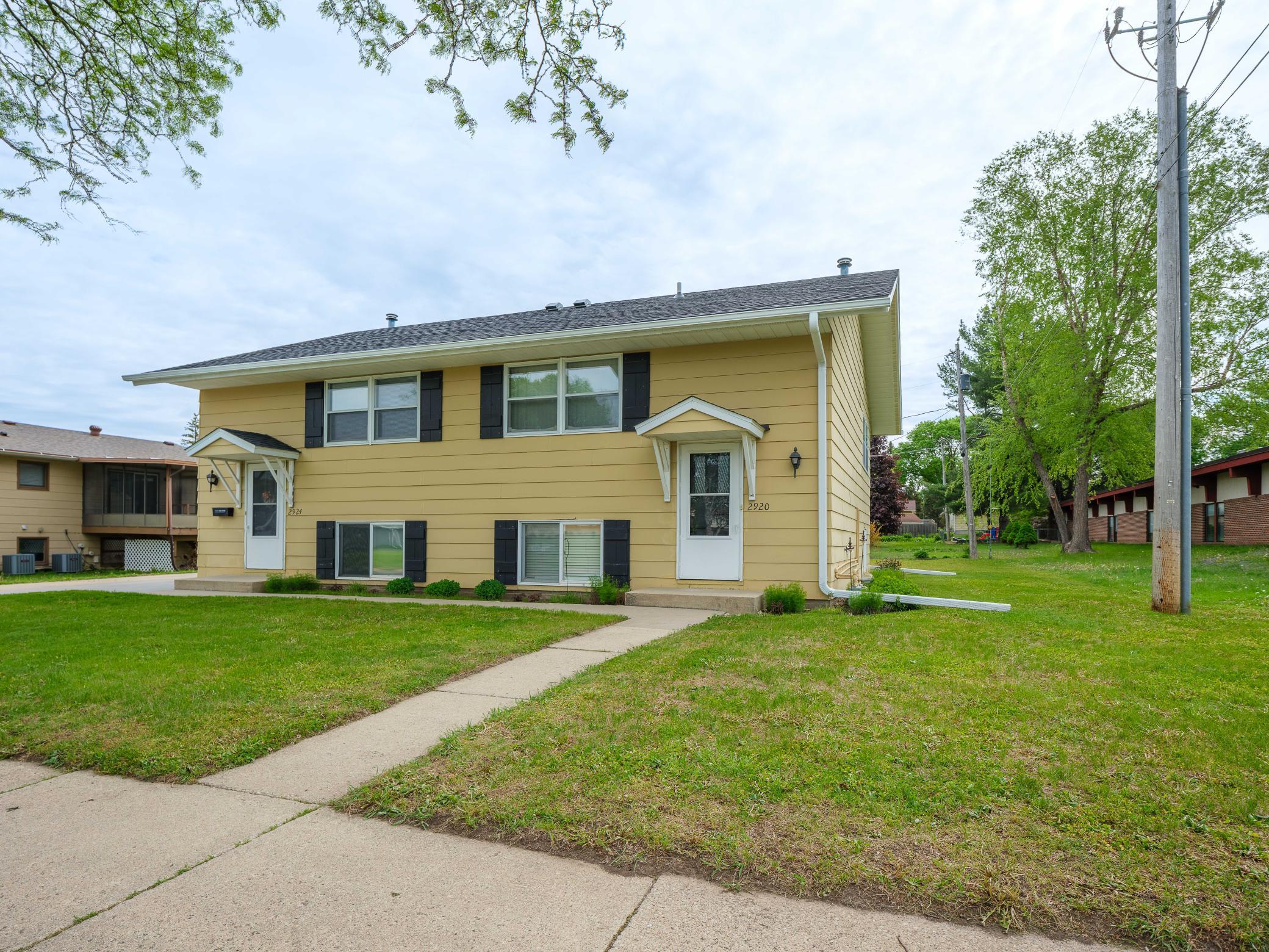 2920 18 Avenue Nw Property Photo 2