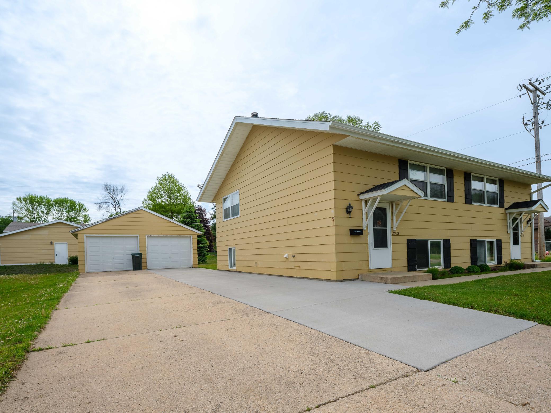 2920 18 Avenue Nw Property Photo 3