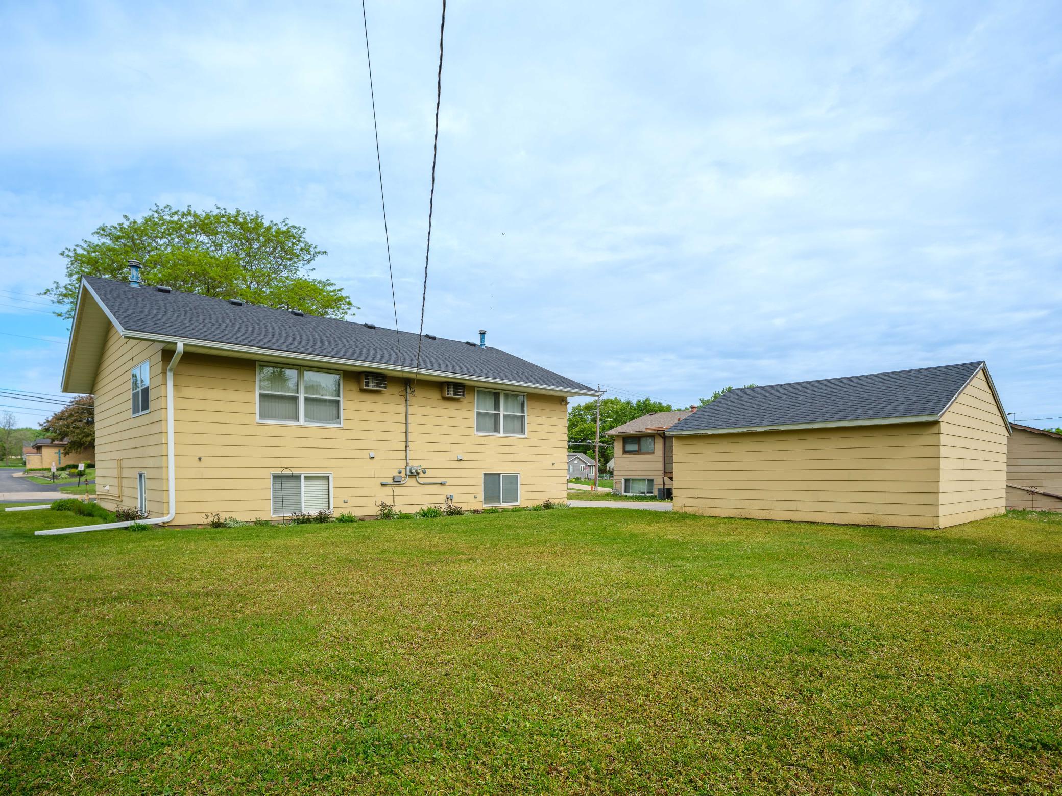 2920 18 Avenue Nw Property Photo 4