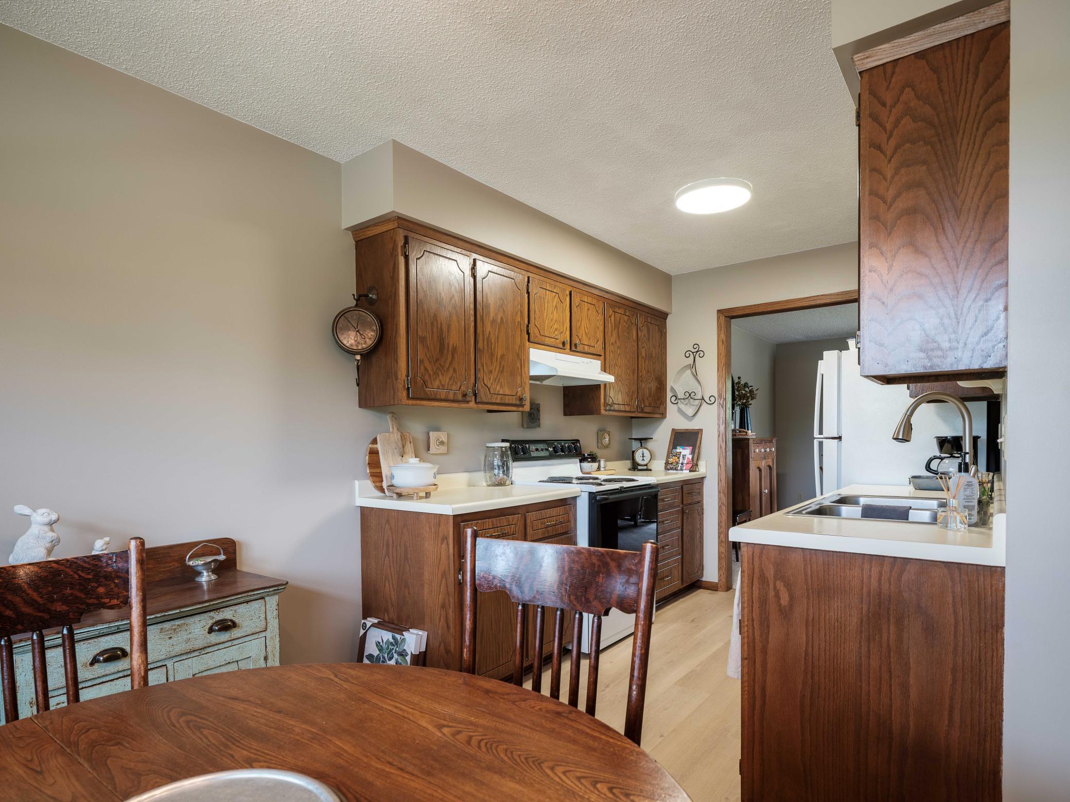 2920 18 Avenue Nw Property Photo 6