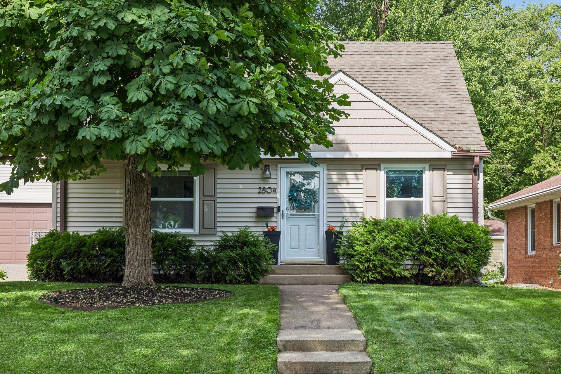 2804 Blackstone Avenue Property Photo 1