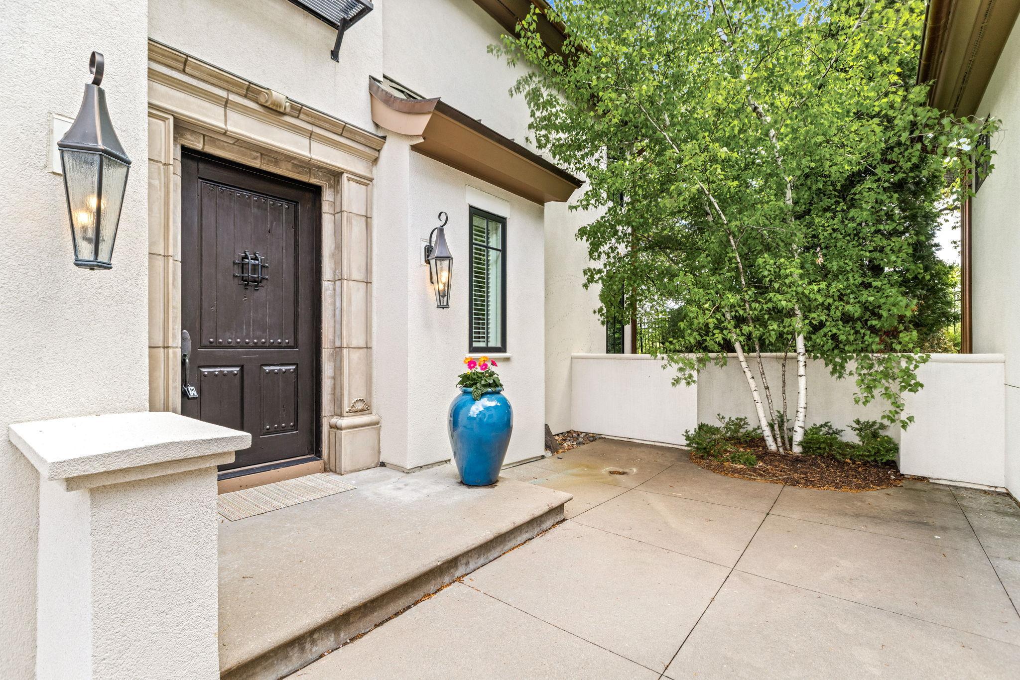 1660 Carriage Path Property Photo 3