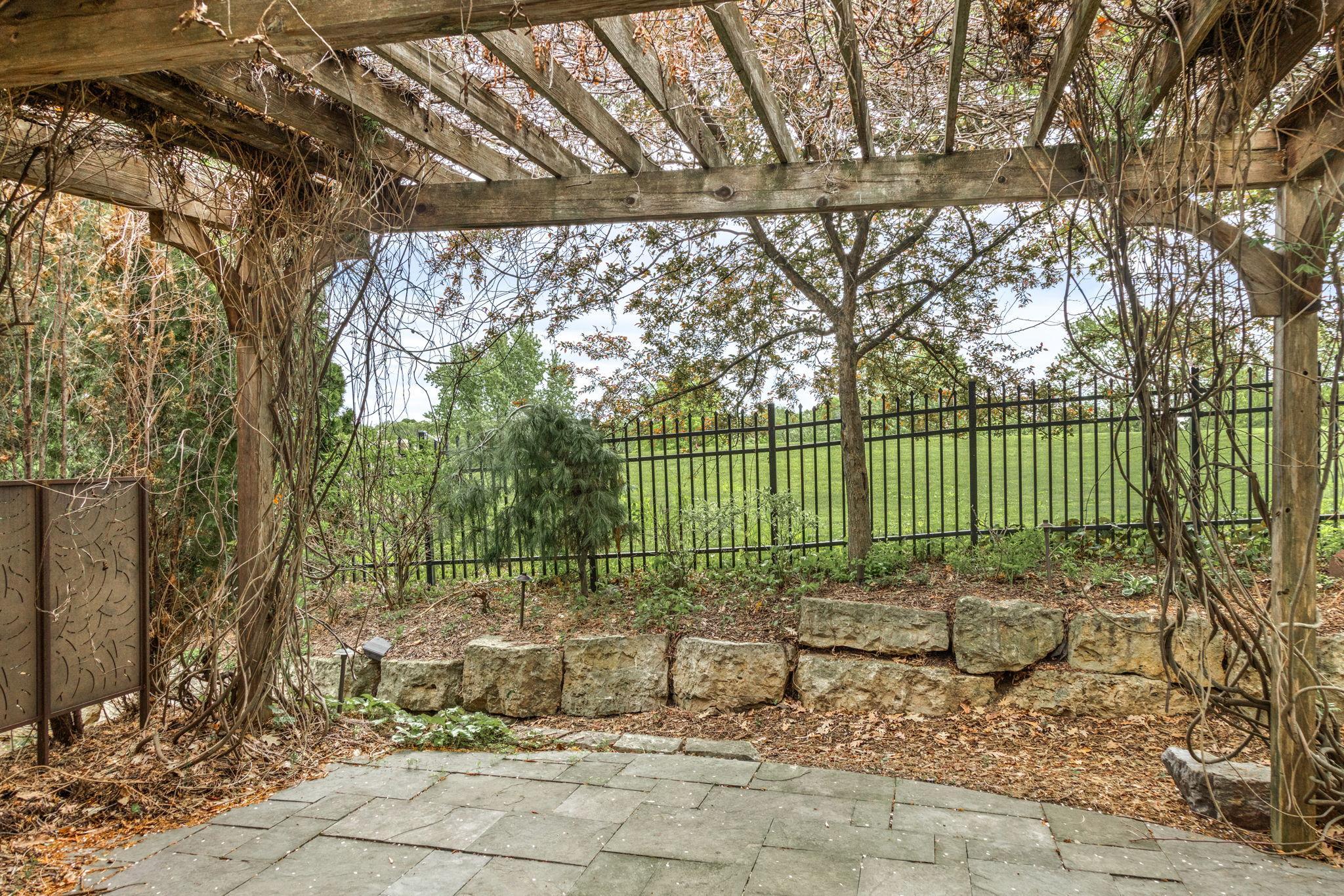 1660 Carriage Path Property Photo 27
