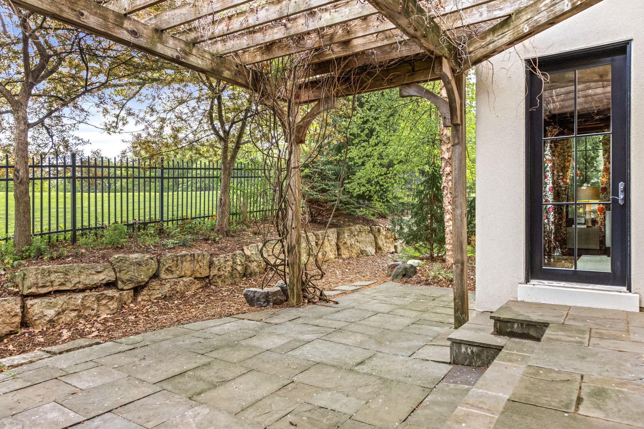 1660 Carriage Path Property Photo 28
