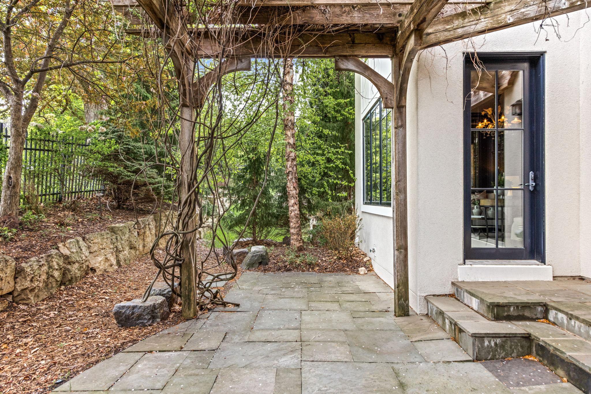 1660 Carriage Path Property Photo 33
