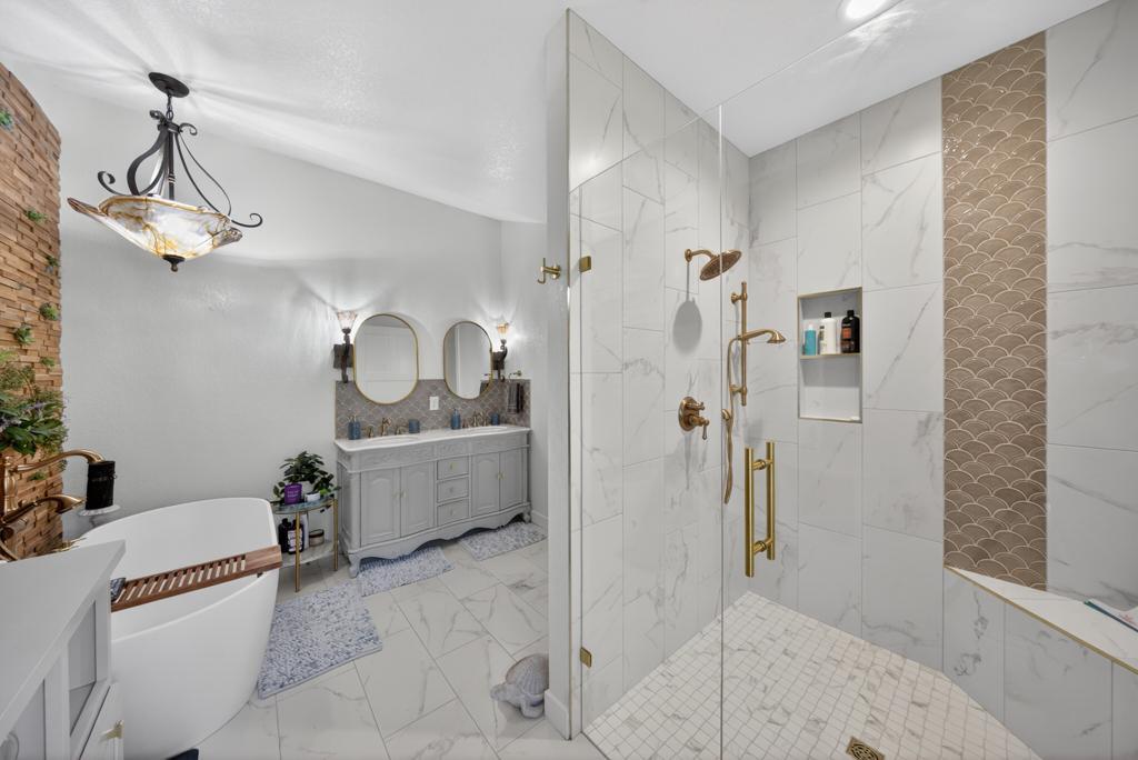 508 Clay Street Property Photo 19