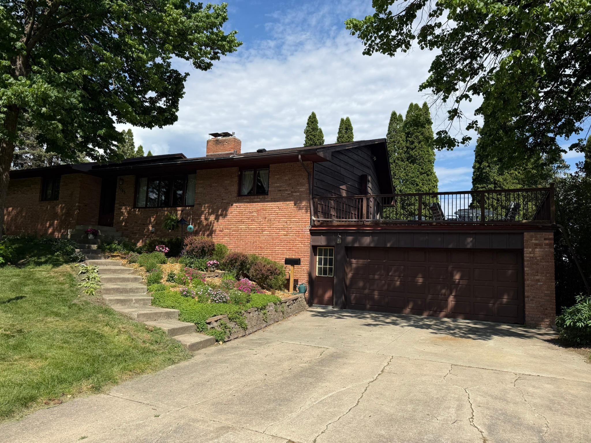2105 Linn Drive Property Photo 1