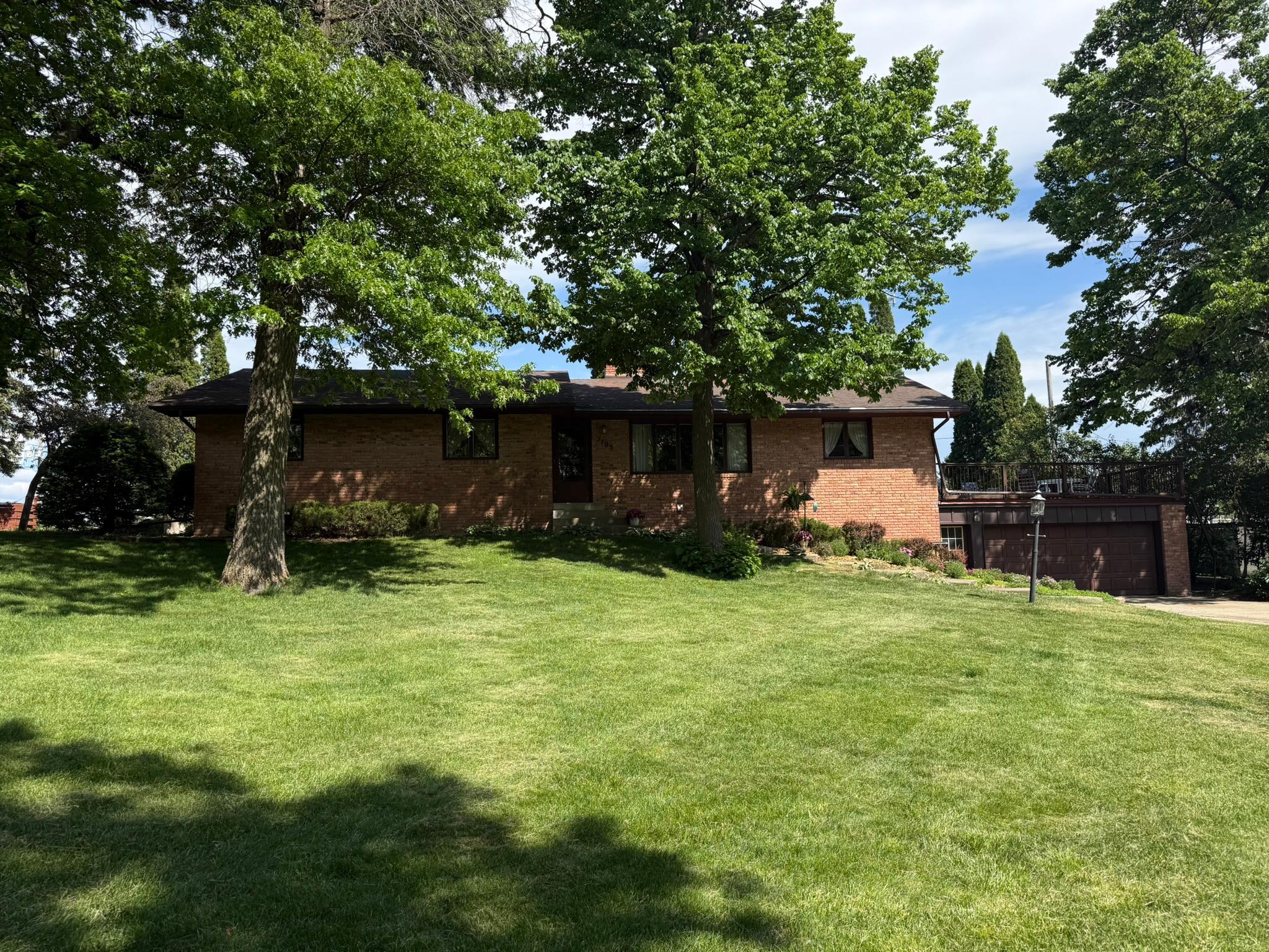 2105 Linn Drive Property Photo 2