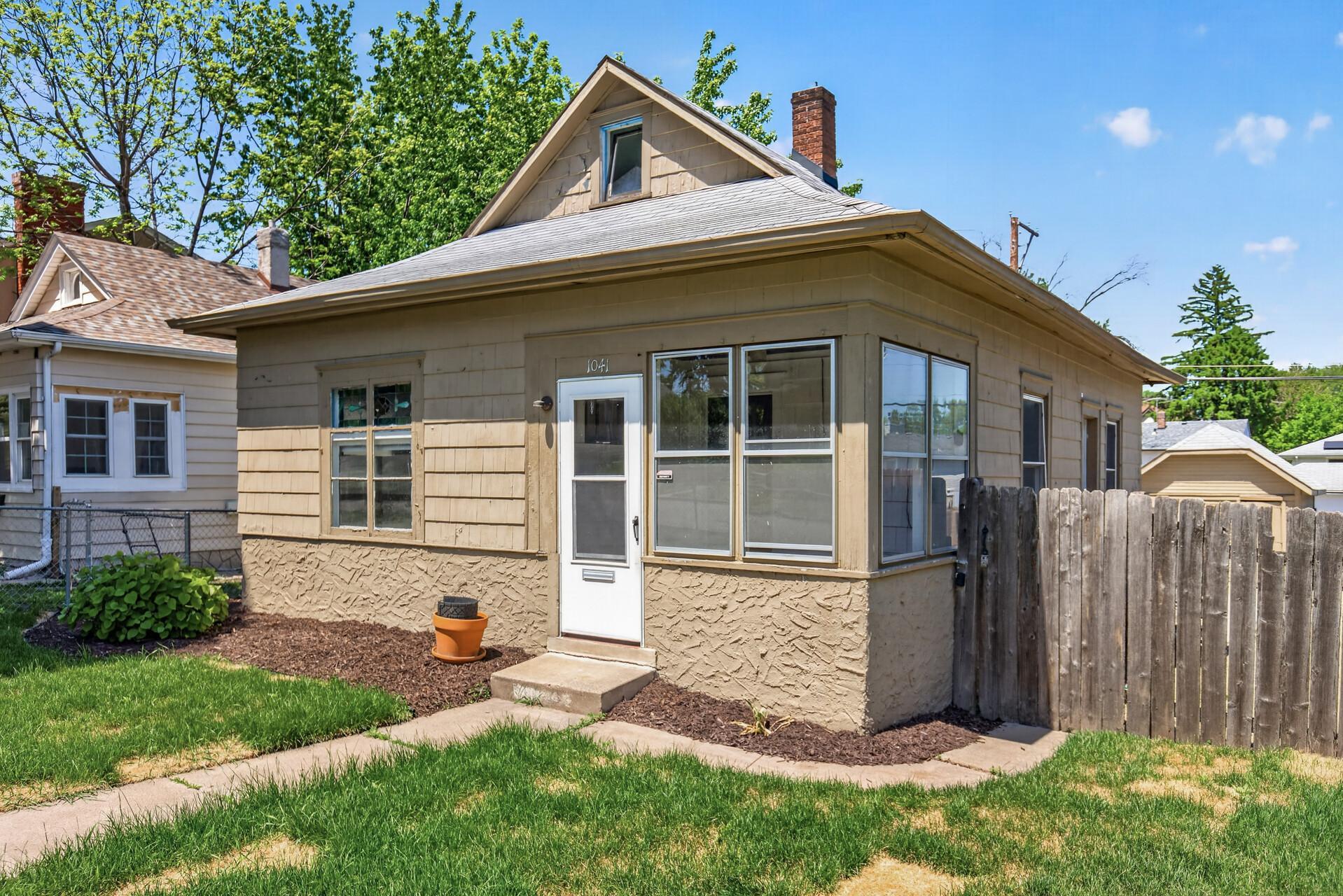 1041 Magnolia Avenue E Property Photo 1