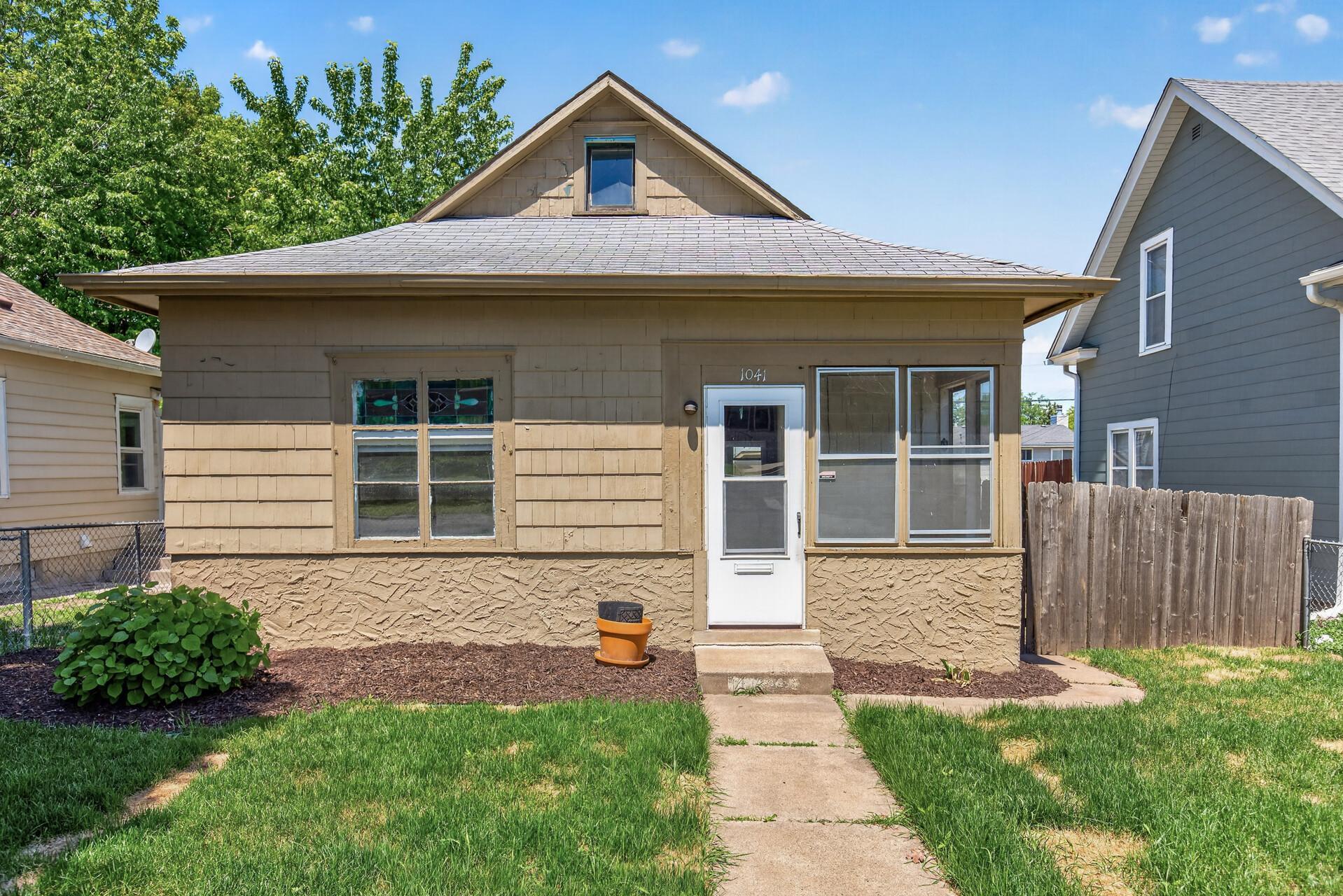 1041 Magnolia Avenue E Property Photo 3
