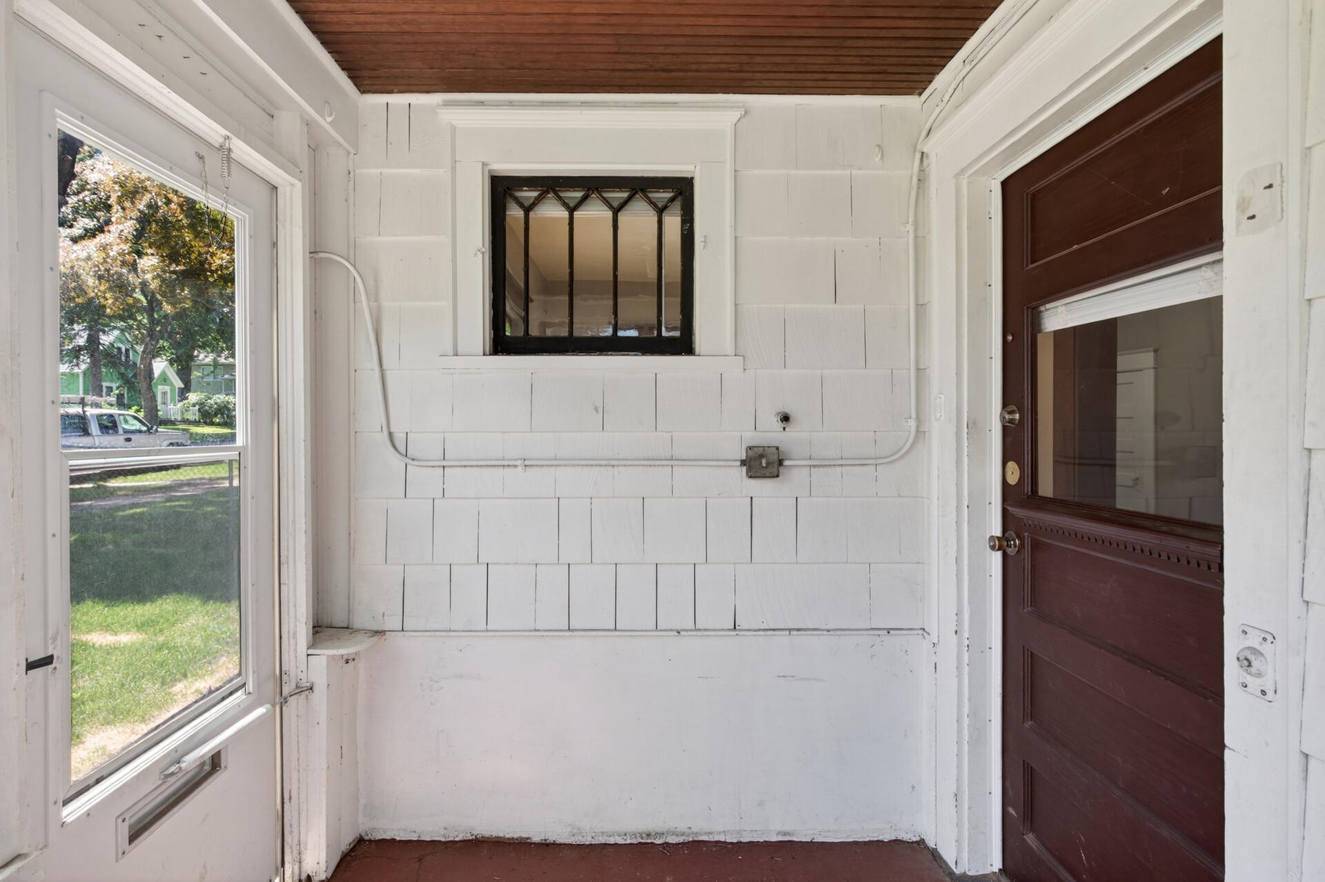 1041 Magnolia Avenue E Property Photo 4