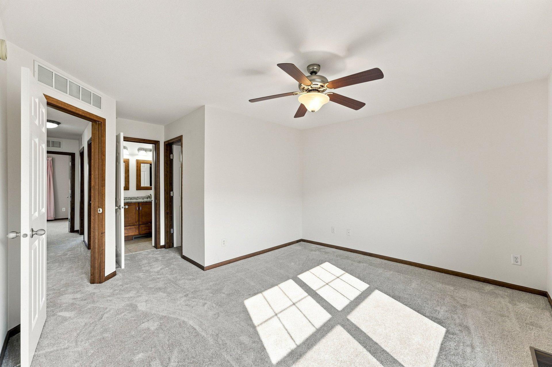 1842 Colonial Lane 2 Property Photo 16
