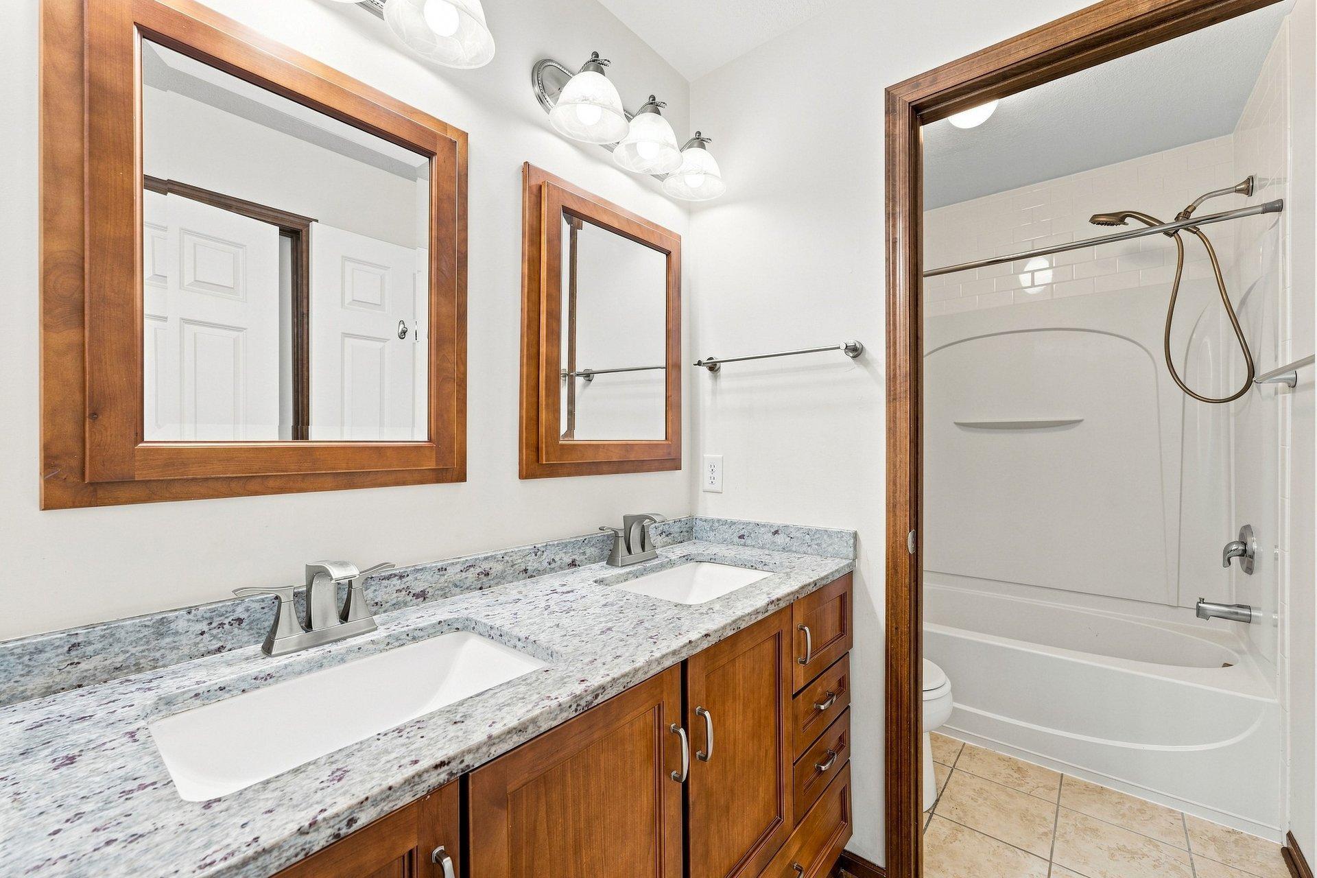1842 Colonial Lane 2 Property Photo 17