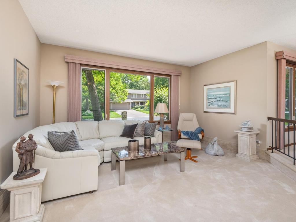 8127 Pennsylvania Circle Property Photo 4