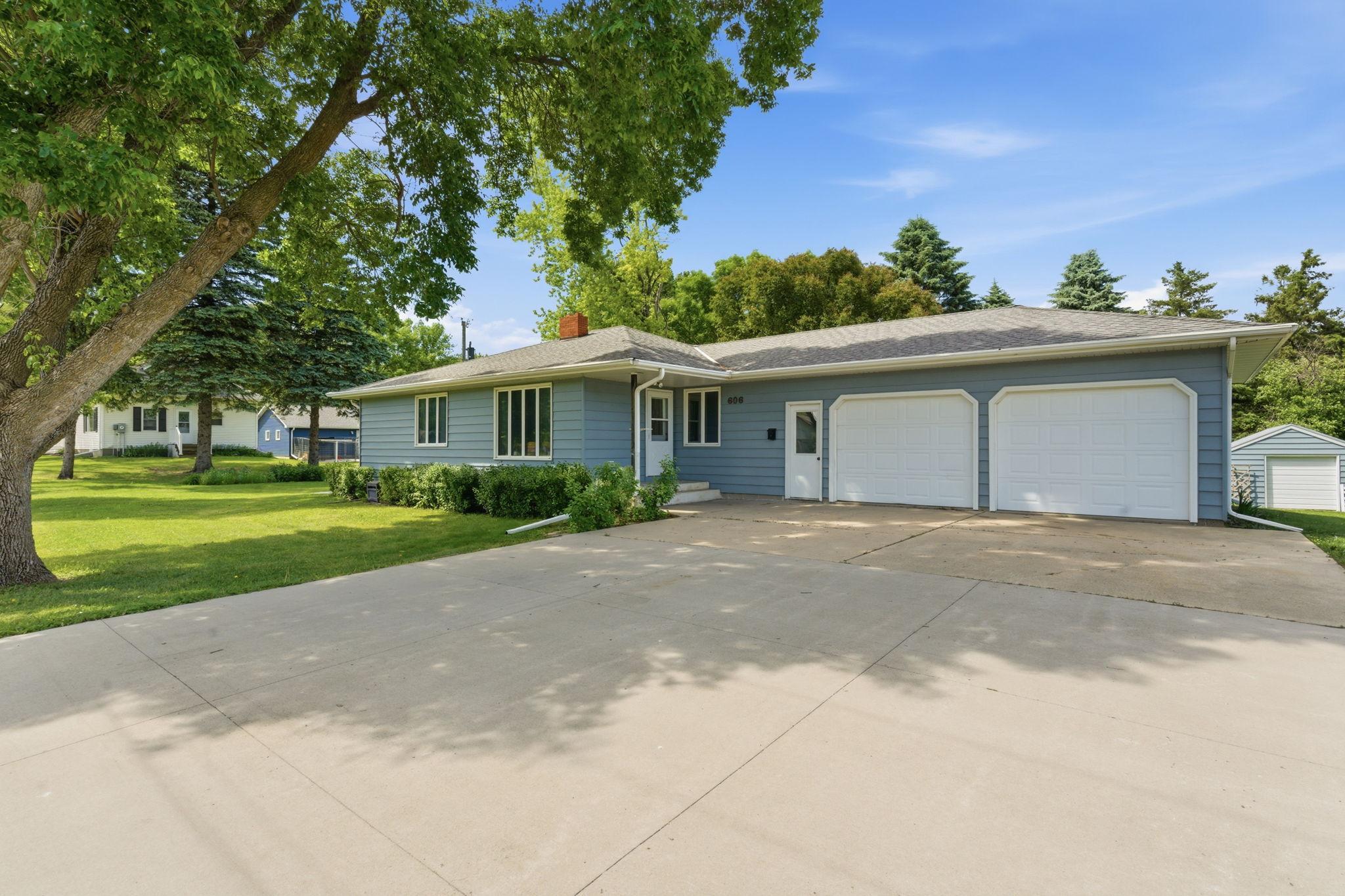 606 3rd Avenue S Property Photo 1