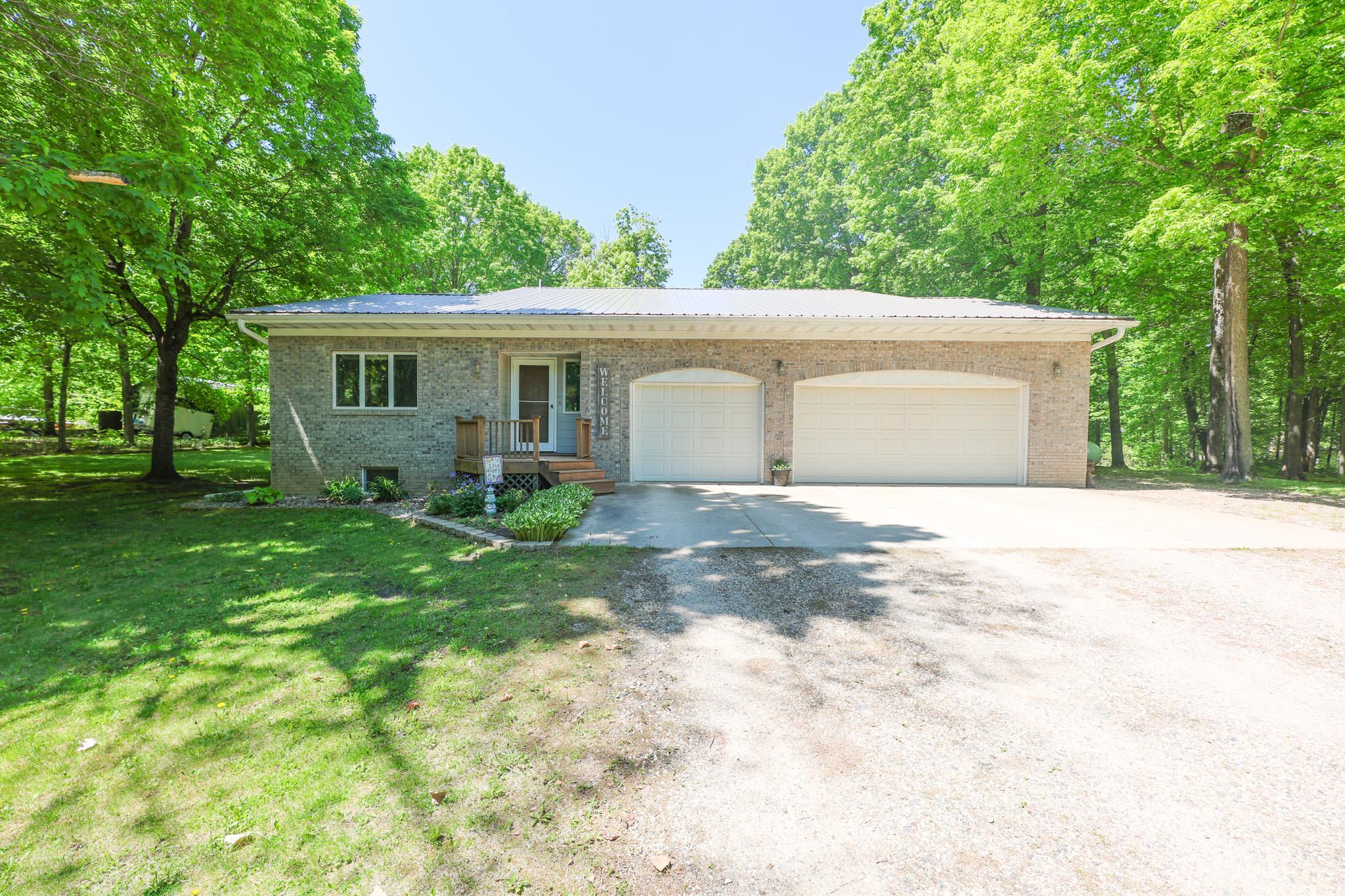 6042 Maple Lane Property Photo 1