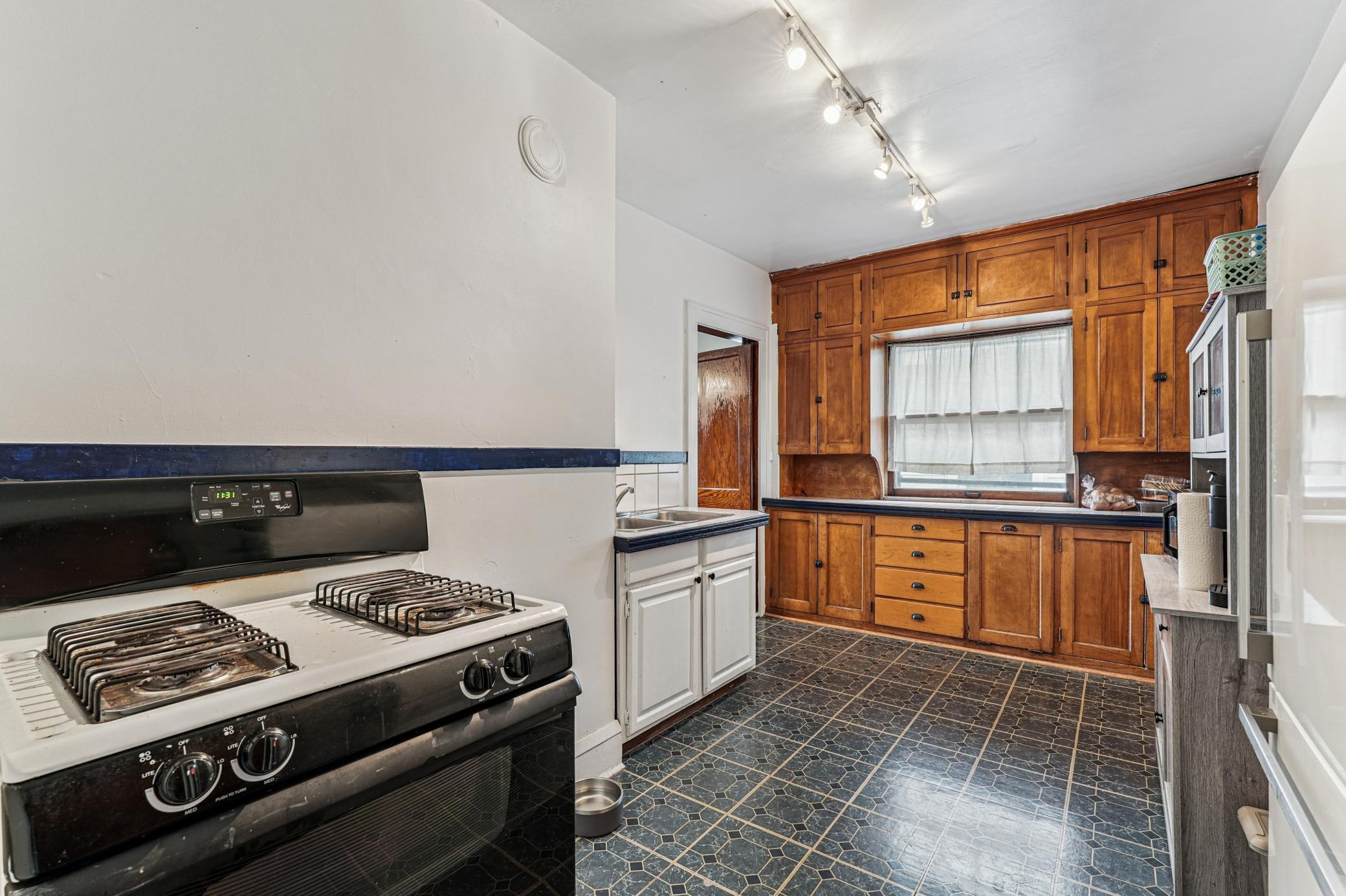 1186 Marshall Avenue Property Photo 10