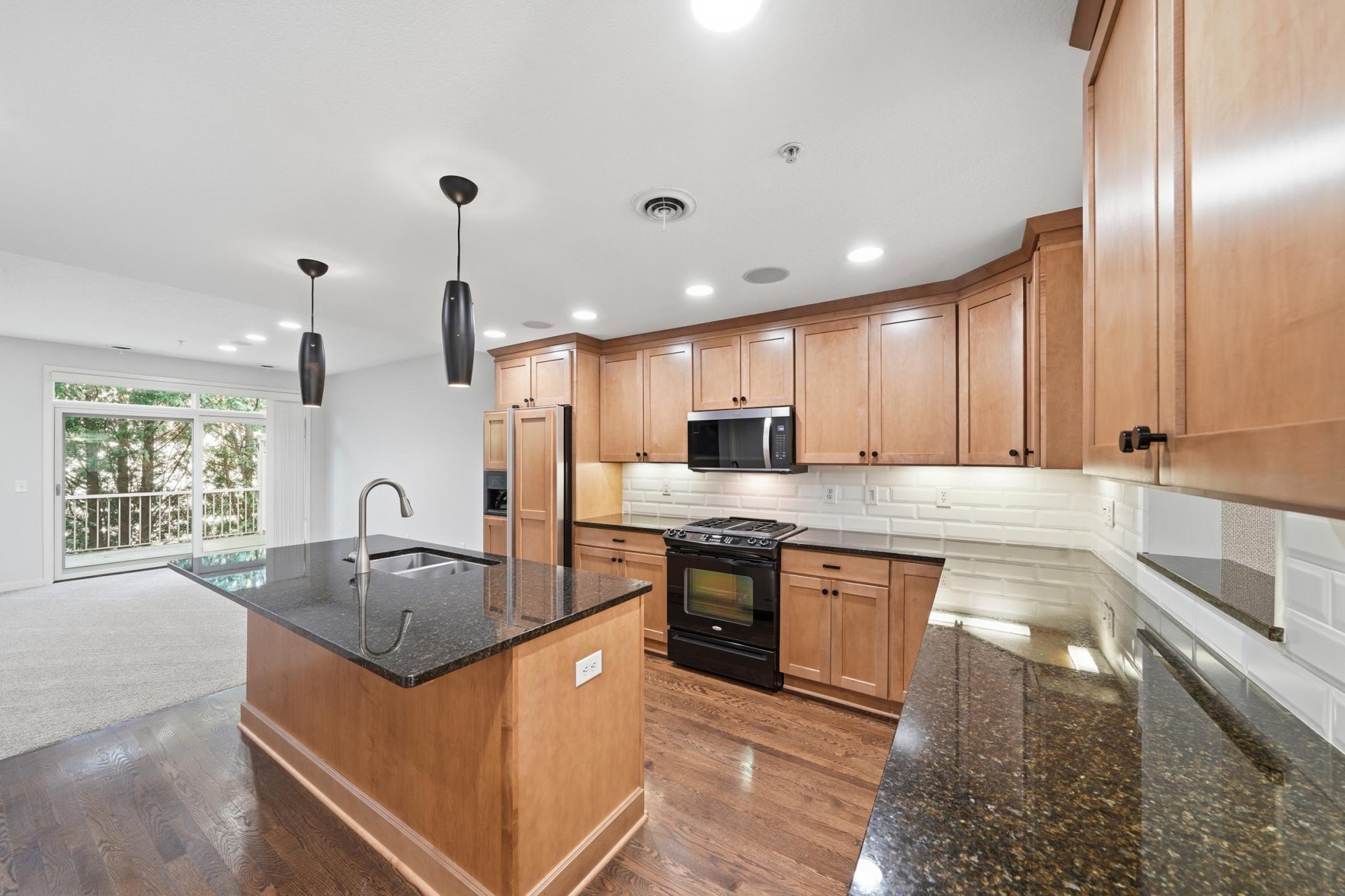 635 Willoughby Way W Property Photo 3
