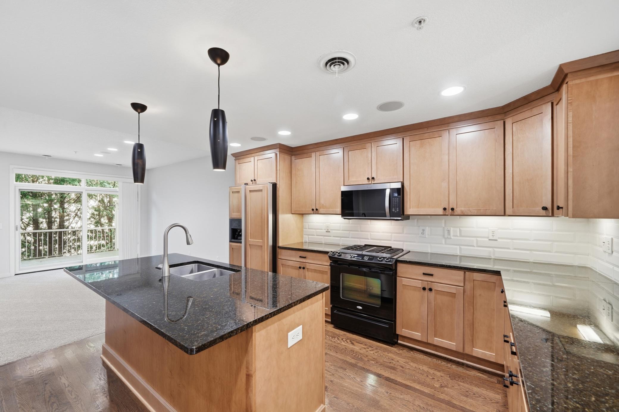 635 Willoughby Way W Property Photo 4