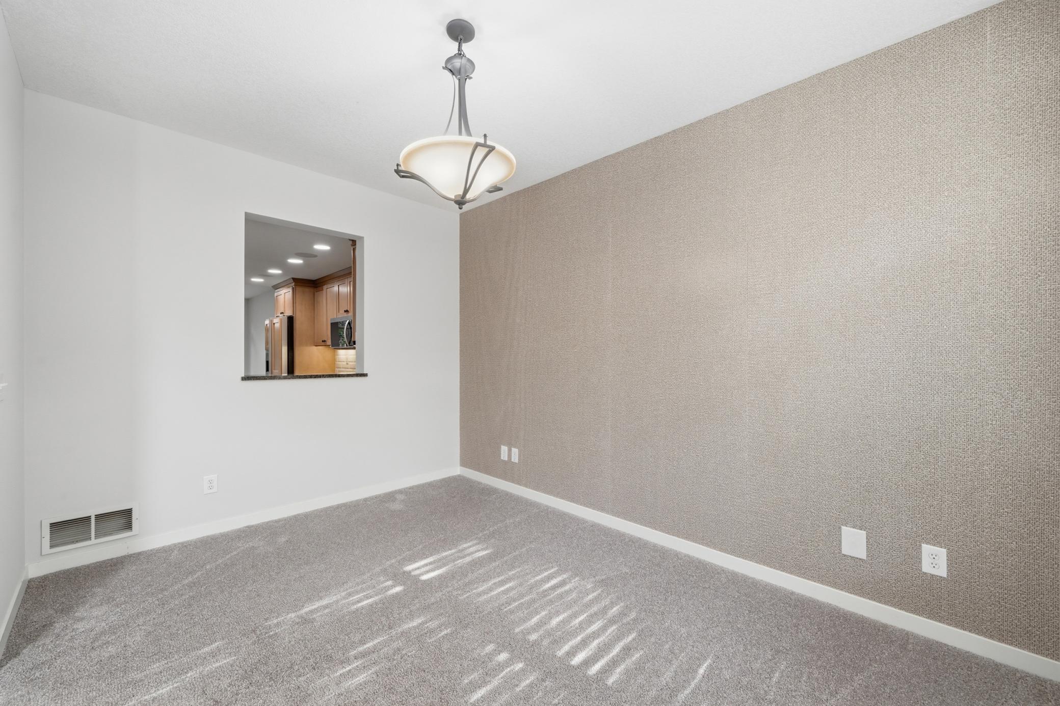 635 Willoughby Way W Property Photo 14
