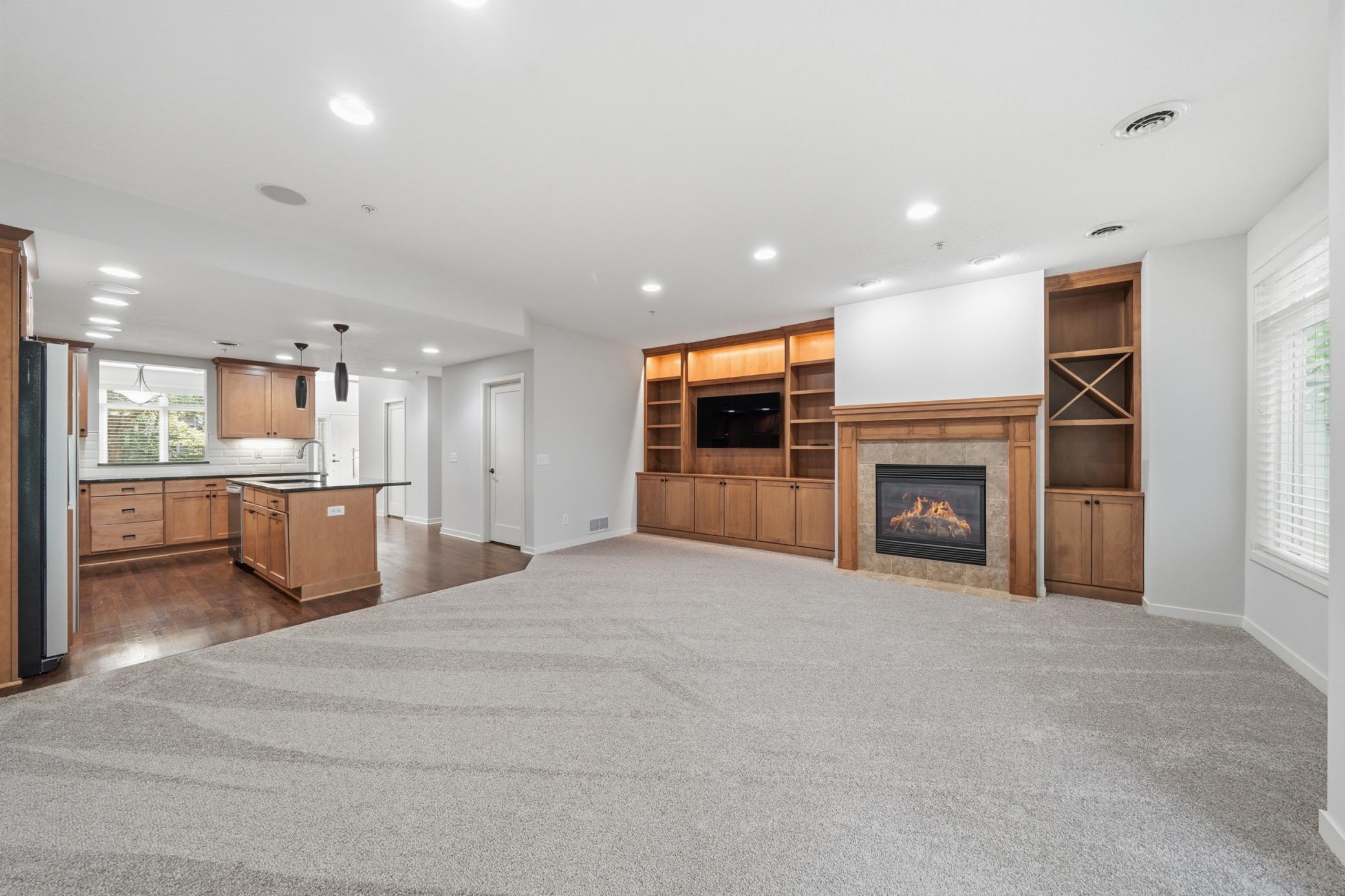 635 Willoughby Way W Property Photo 20