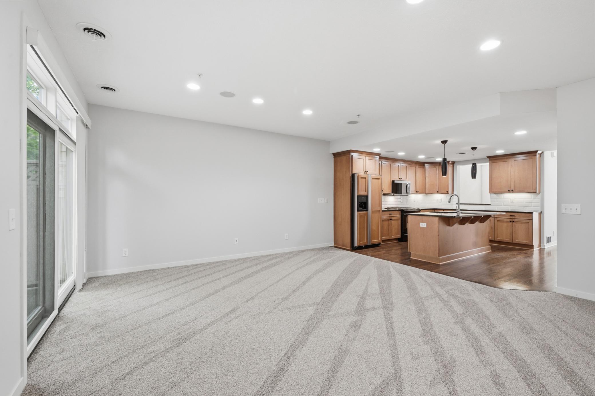 635 Willoughby Way W Property Photo 21