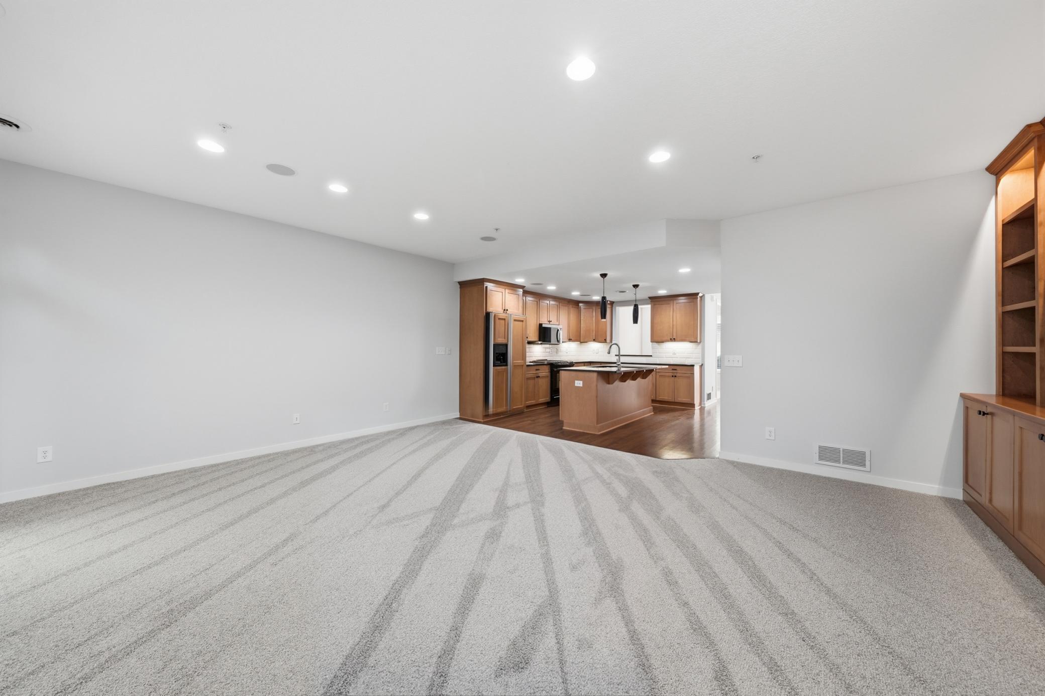 635 Willoughby Way W Property Photo 22