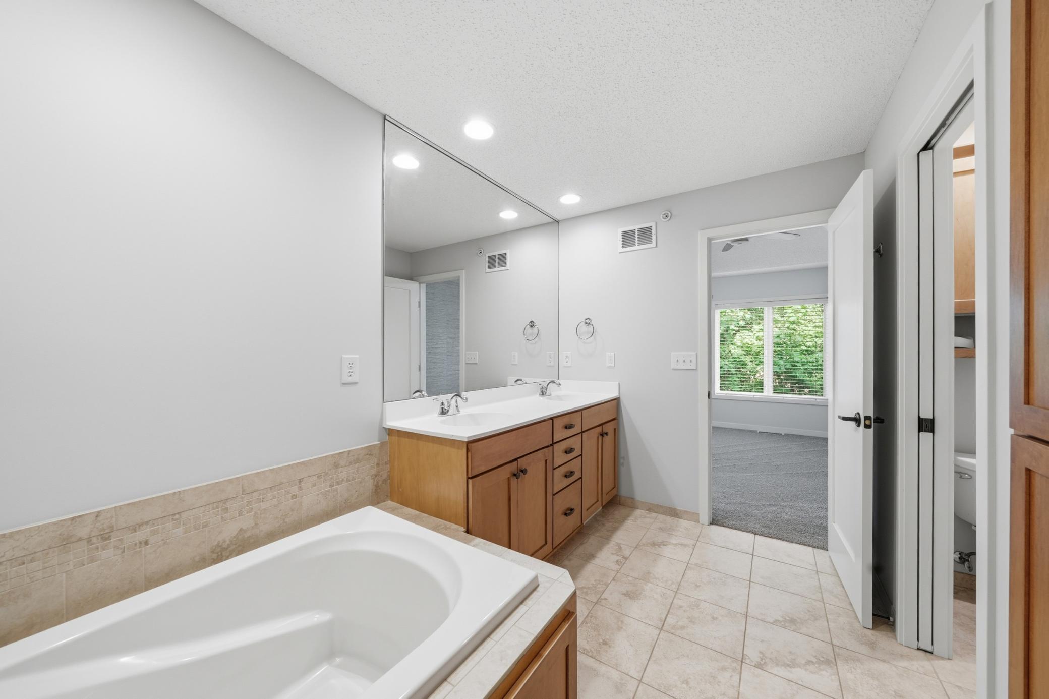 635 Willoughby Way W Property Photo 39