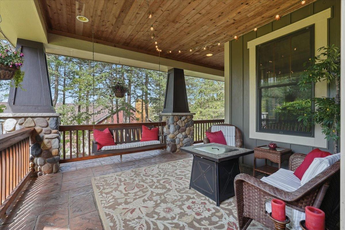 492 E Cove Road Property Photo 2