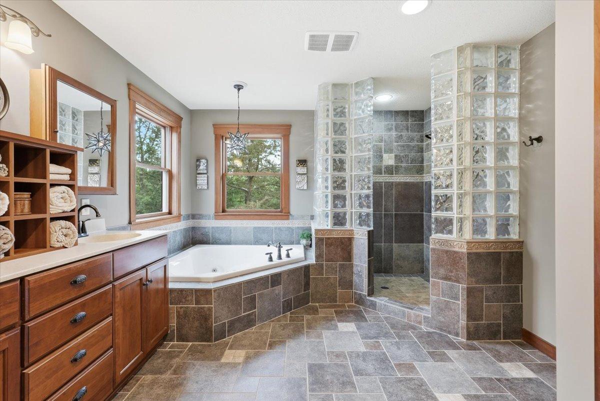 492 E Cove Road Property Photo 12