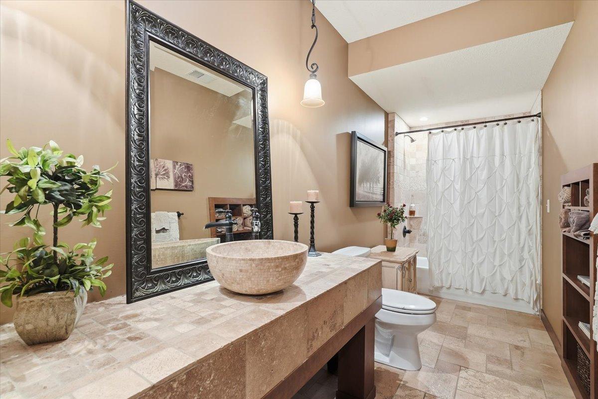 492 E Cove Road Property Photo 17