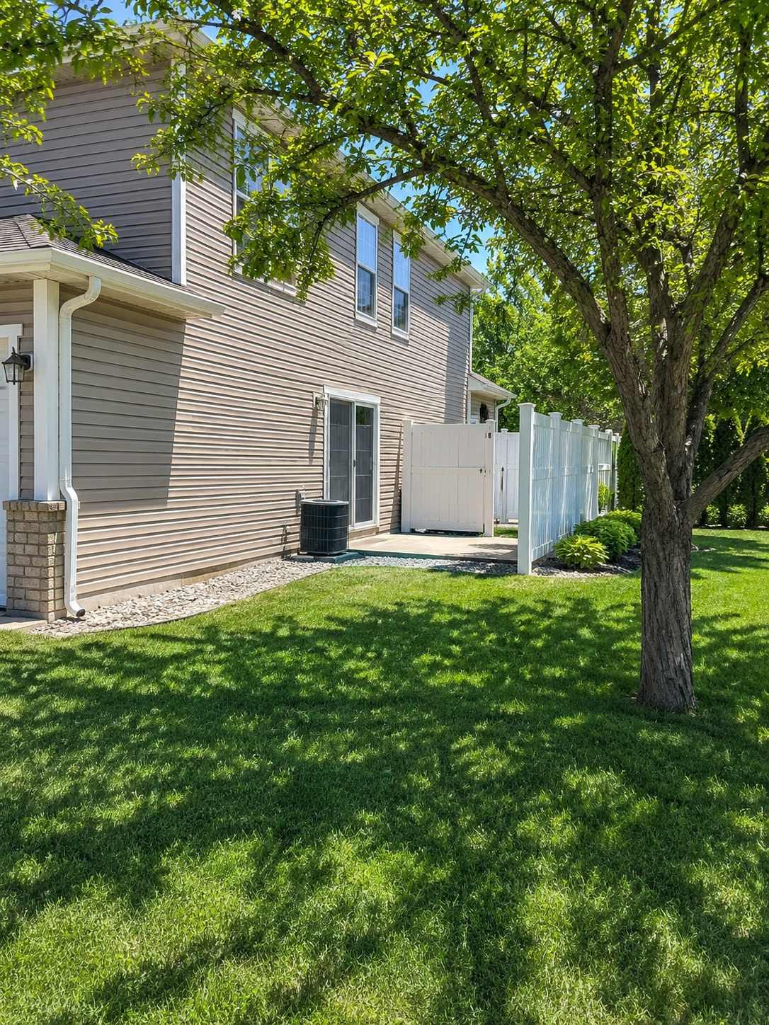 15827 Fleet Trail Property Photo 3