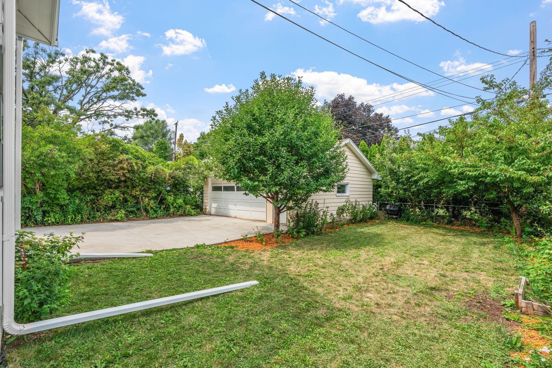 77 Stevens Street E Property Photo 6