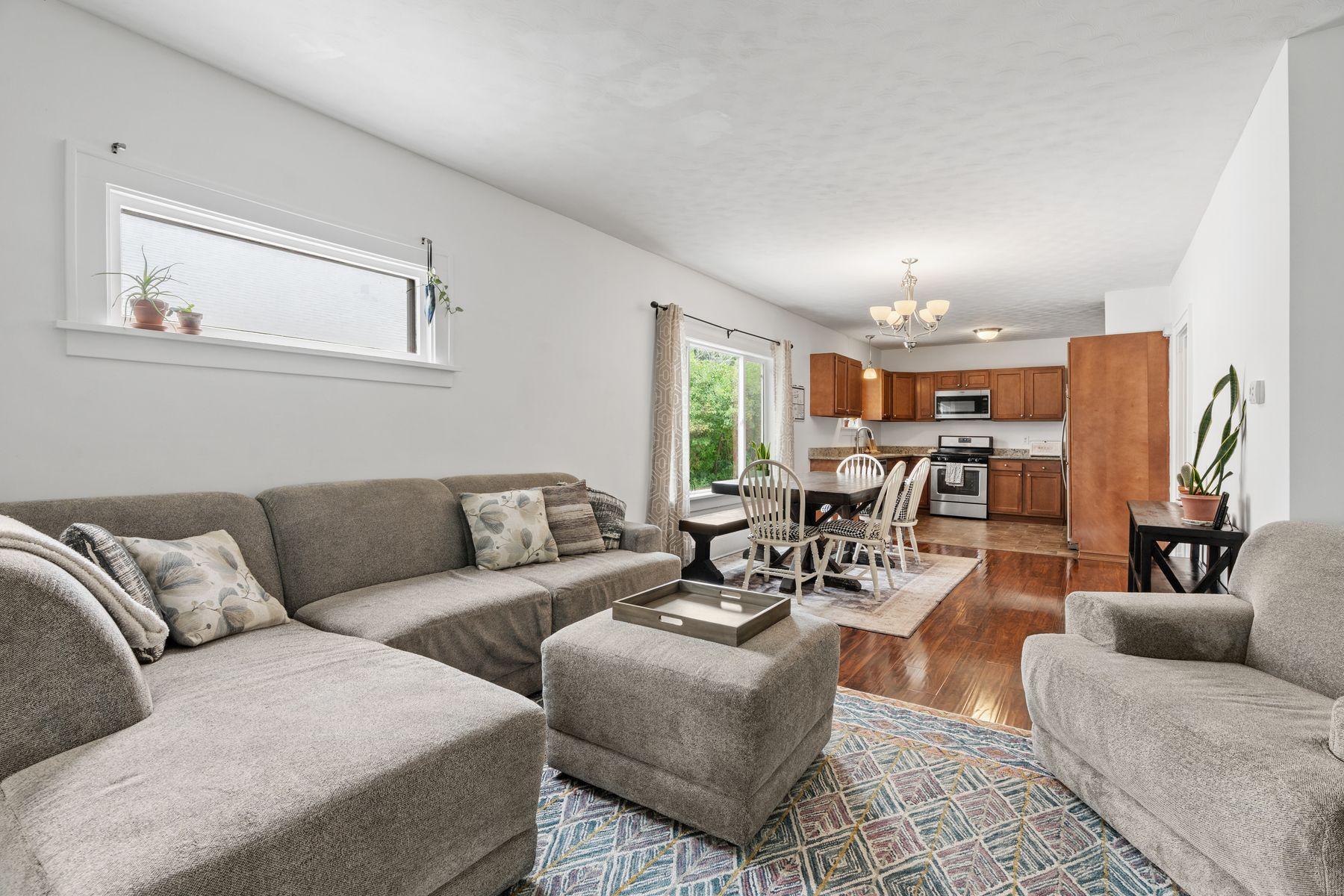 77 Stevens Street E Property Photo 14