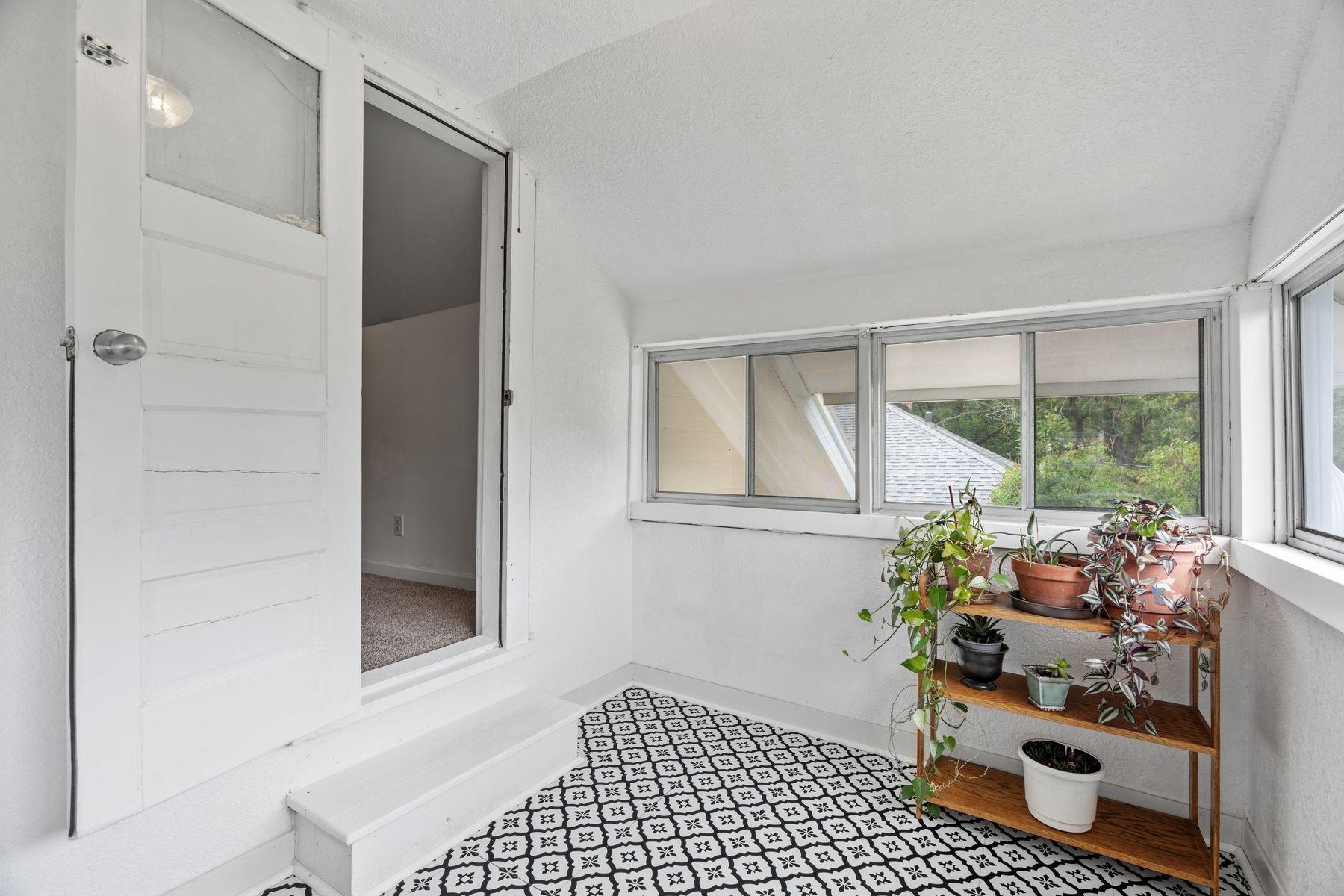 77 Stevens Street E Property Photo 35